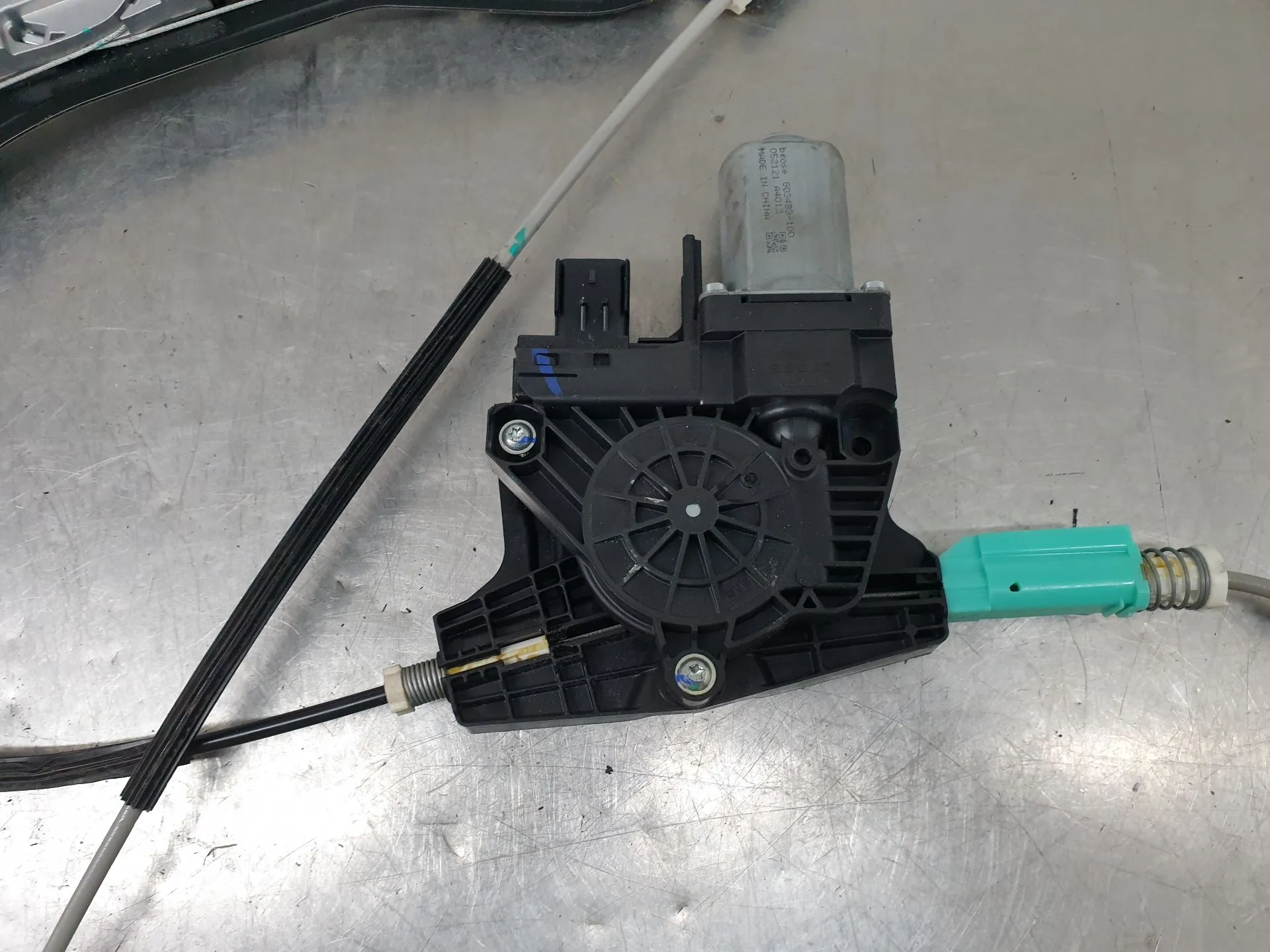 Lève-vitre avant gauche TESLA Model Y (5YJY) Imagem-1