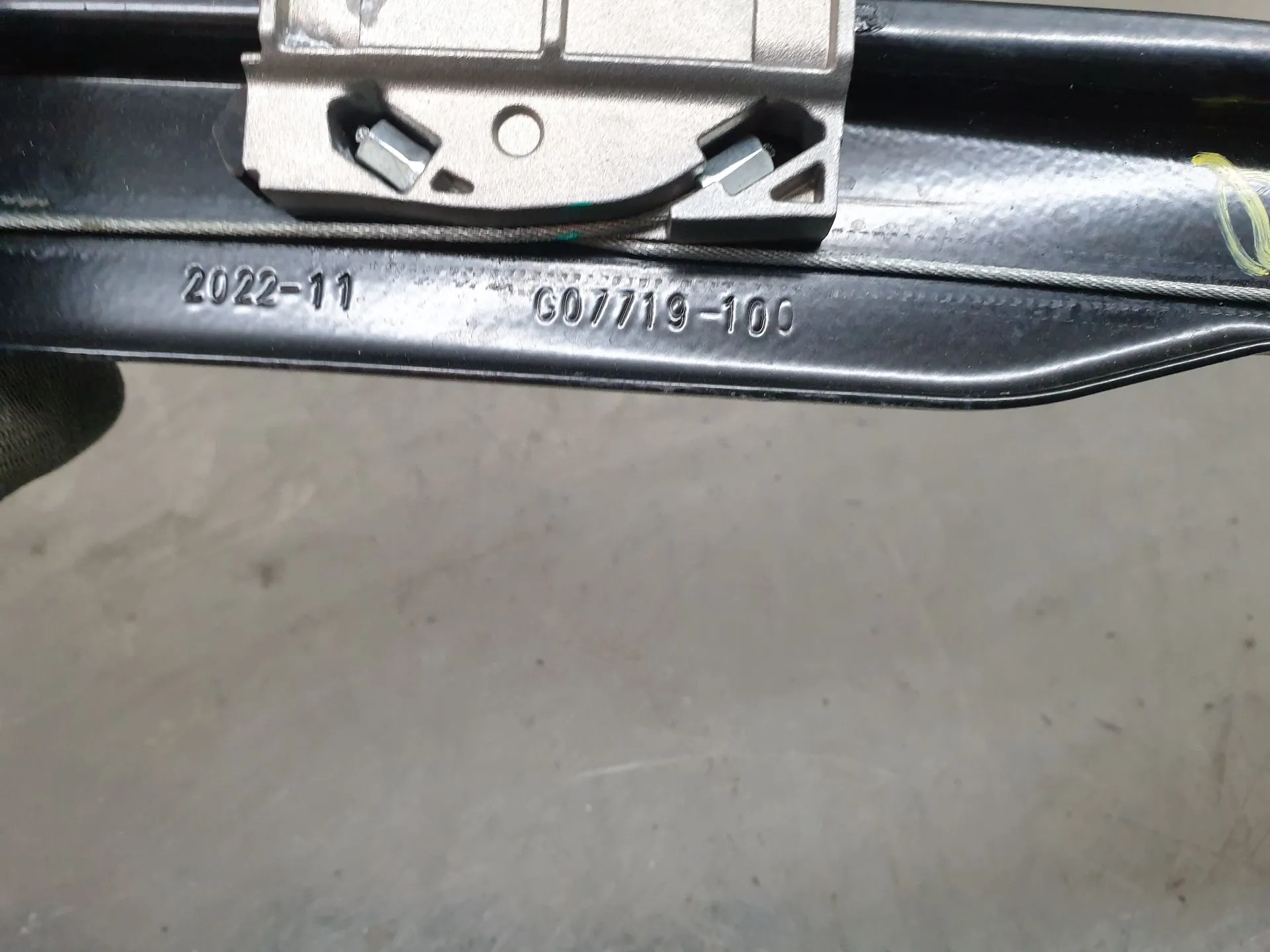 Lève-vitre avant gauche TESLA Model Y (5YJY) Imagem-5