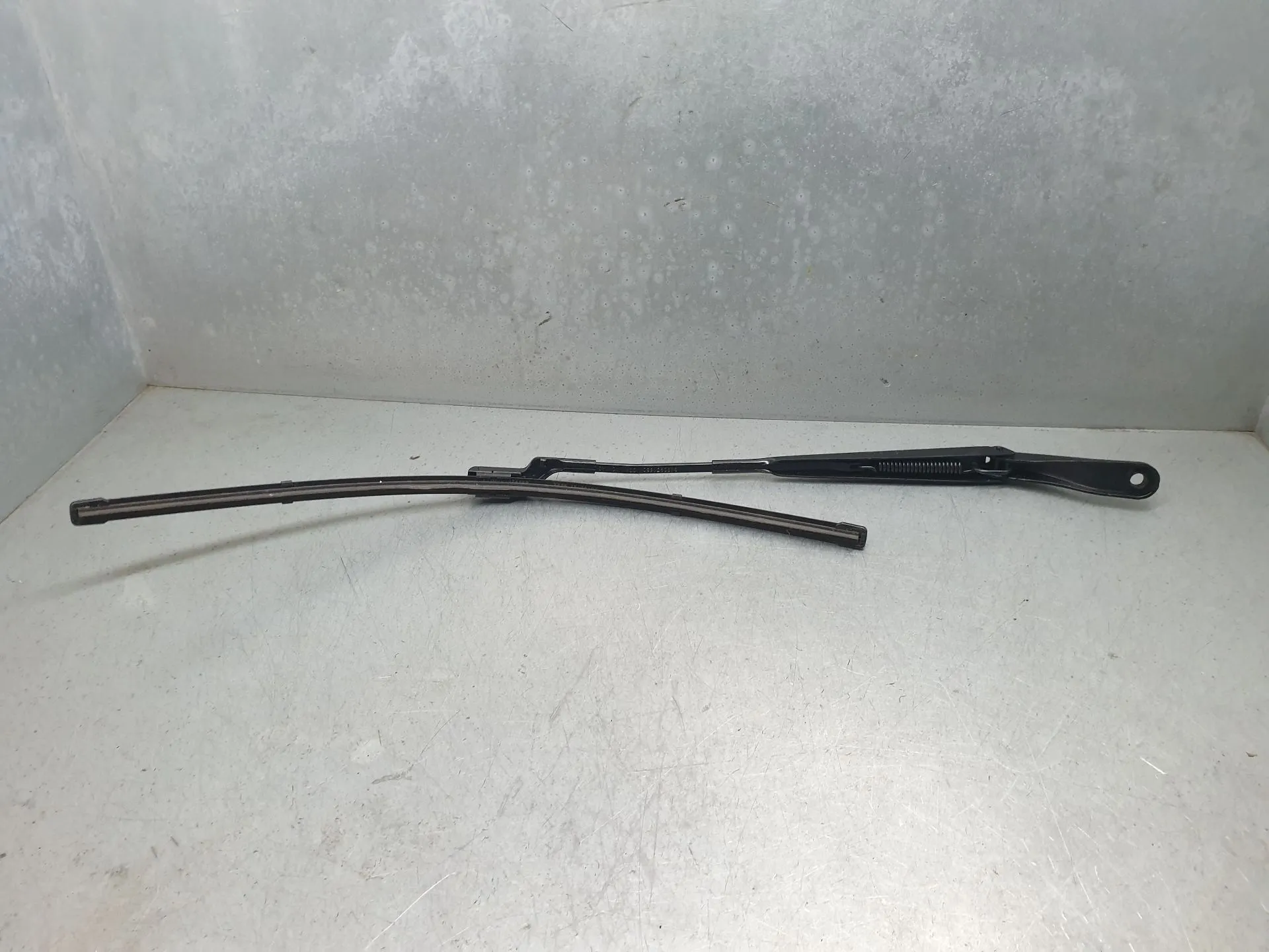 Haste / braço de escova limpa vidros frente esquerda PEUGEOT 2008 II (U_)