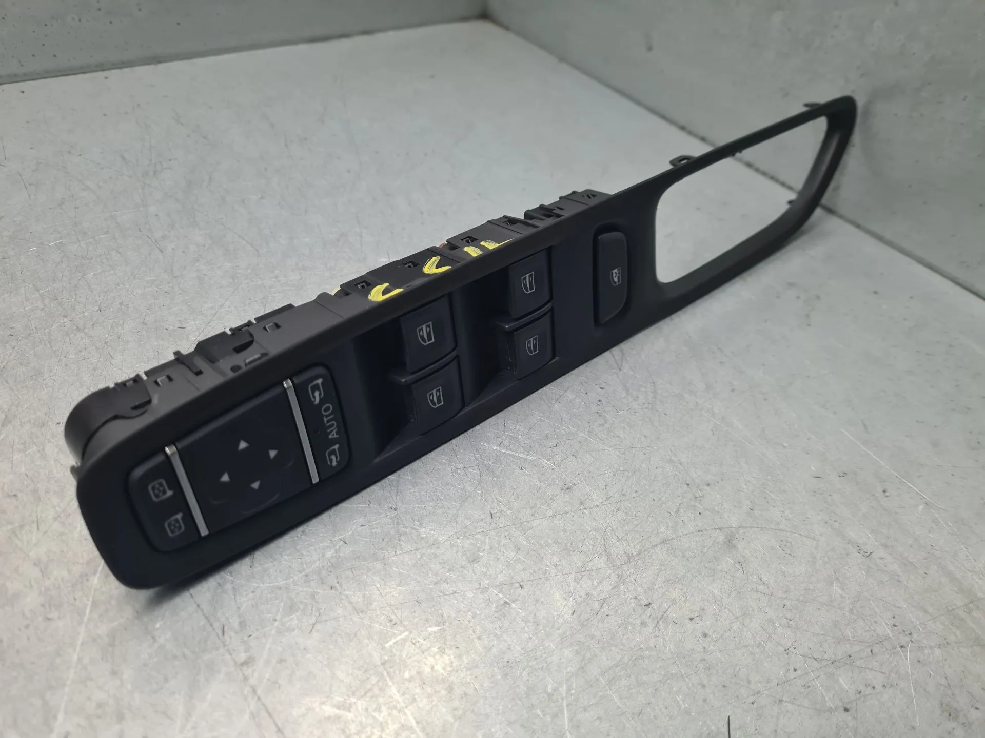 Comando / botão / interruptor vidros frente esquerdo RENAULT Captur (J5_)