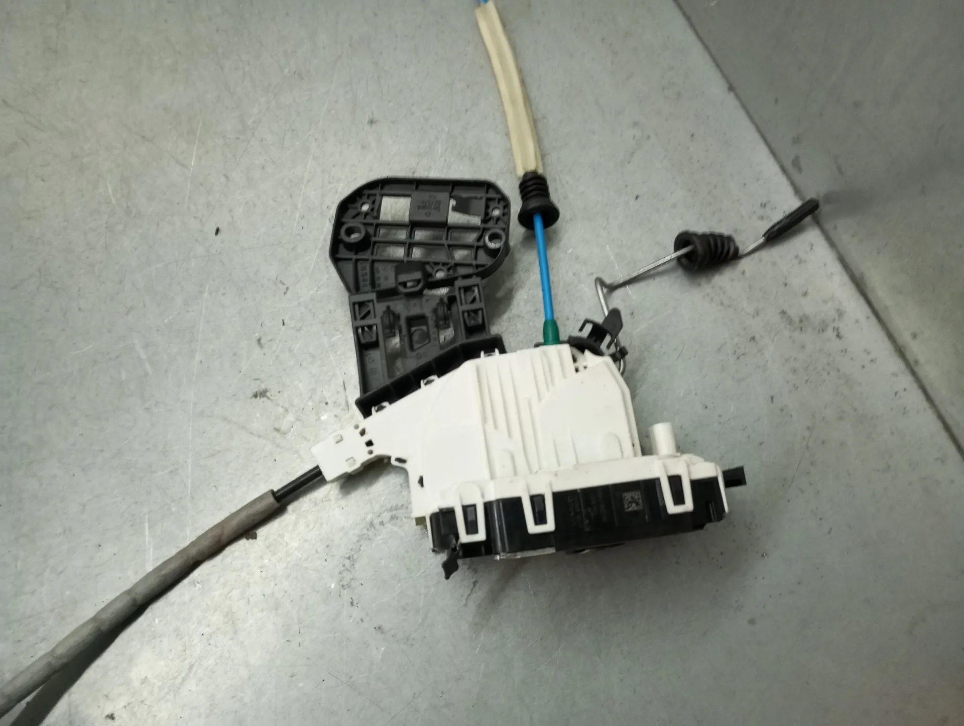 Fechadura / fecho porta trás esquerdo MERCEDES-BENZ Classe A (W176) Imagem-1