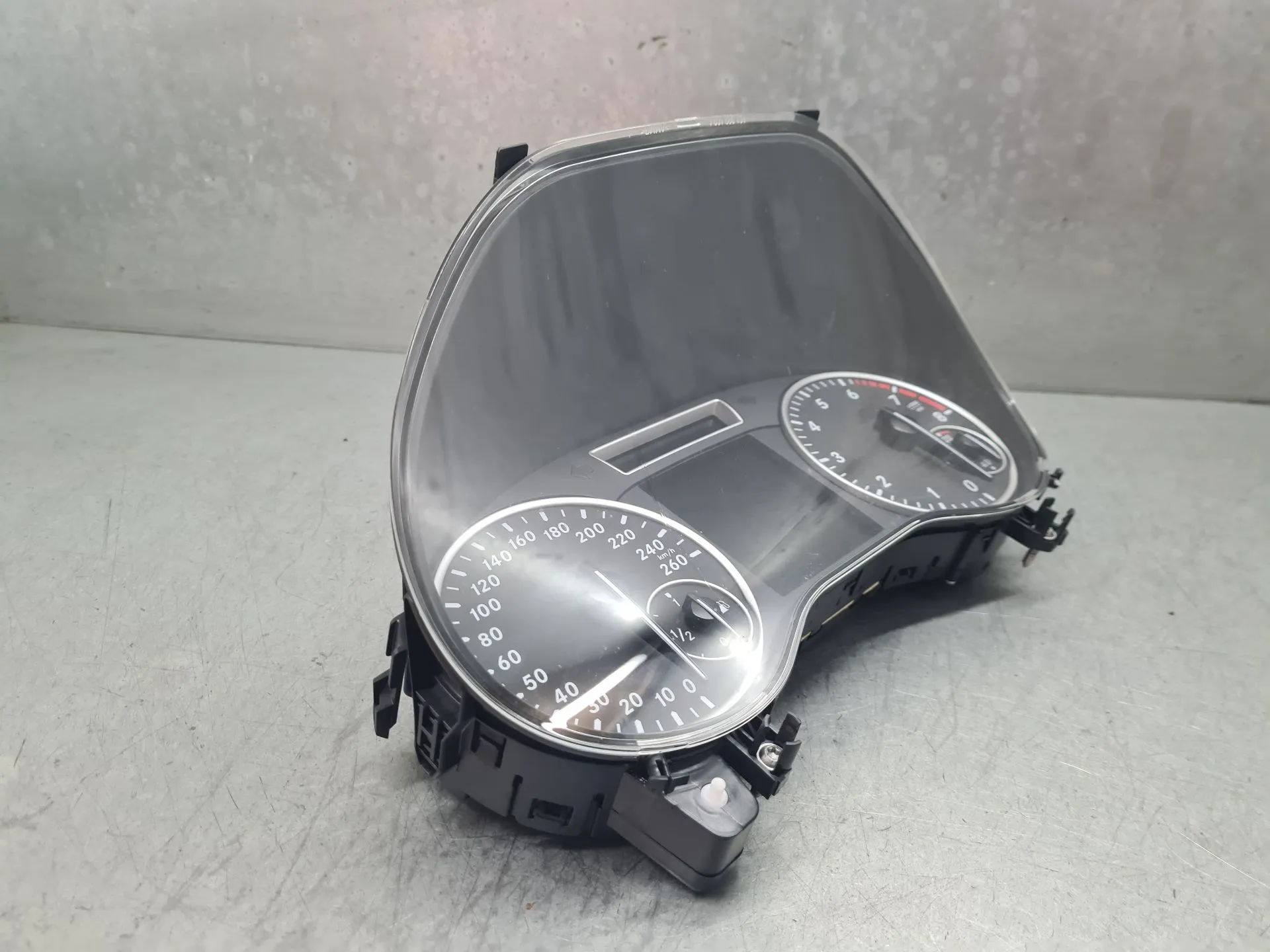 Quadrante / painel de instrumentos MERCEDES-BENZ Classe A (W176) Imagem-1