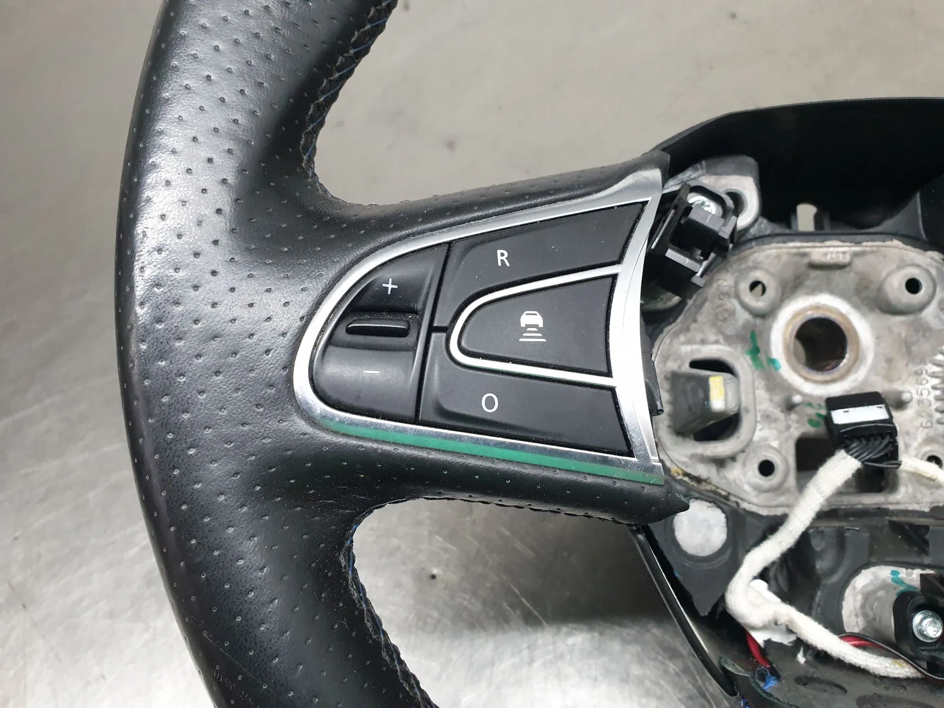 Volante RENAULT Megane IV (B9A/M_) Imagem-1