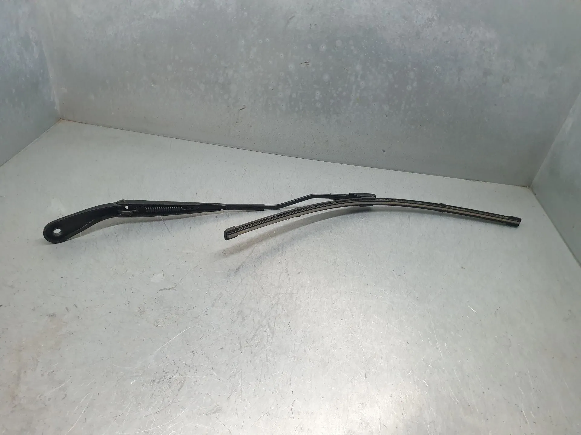 Windscreen wiper arm Left front DACIA Sandero III