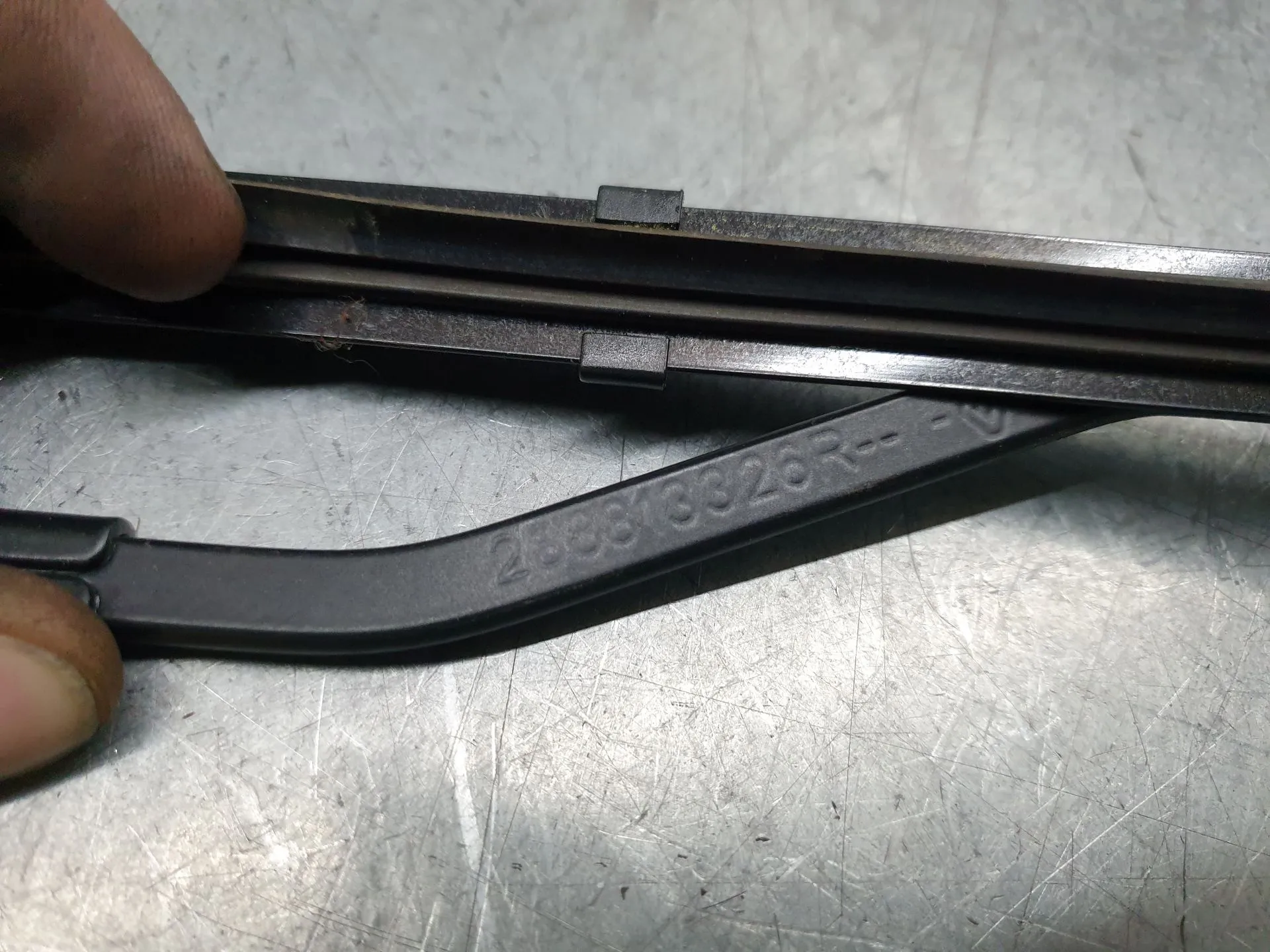 Windscreen wiper arm Left front DACIA Sandero III Imagem-1