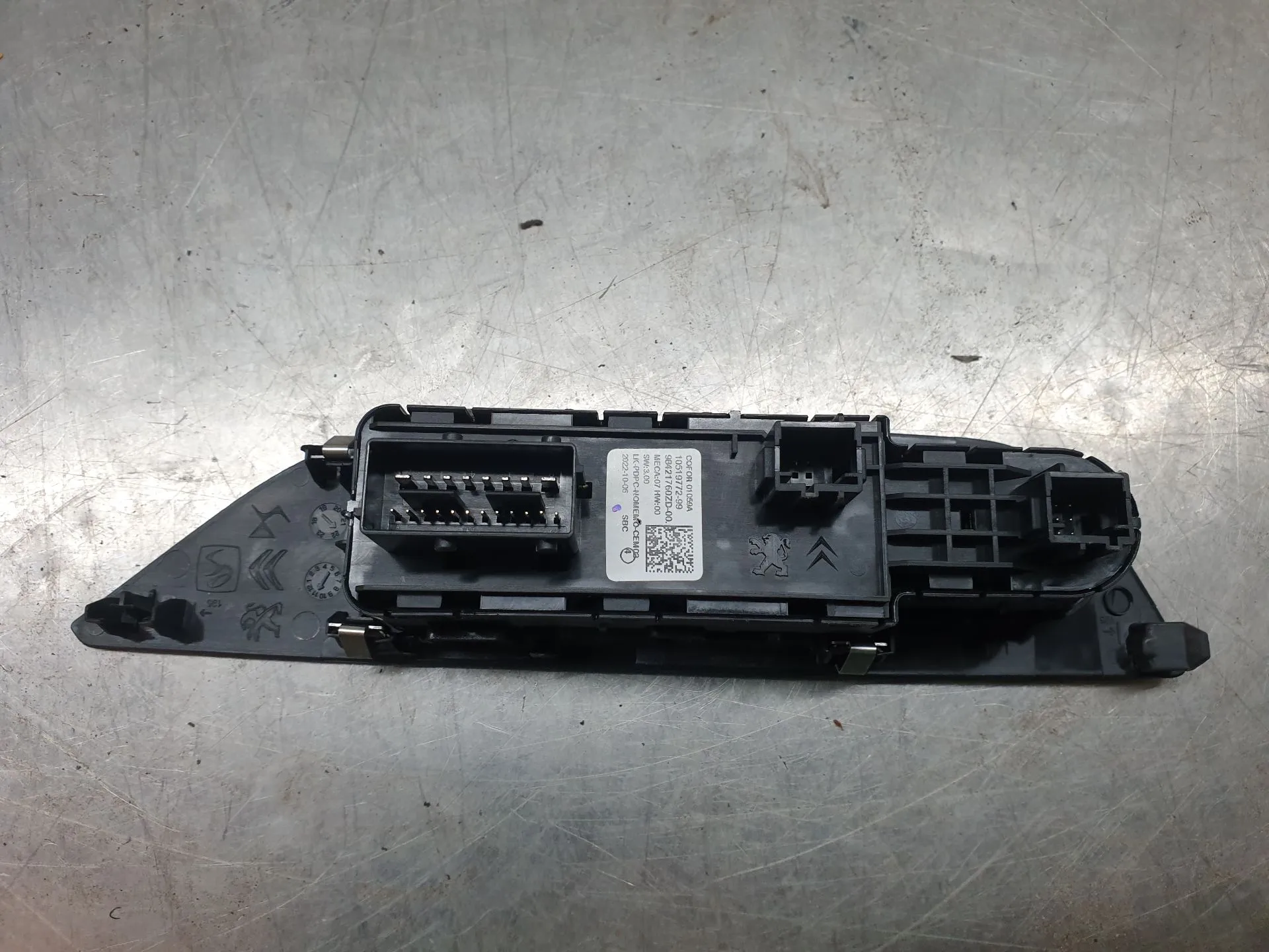 Left Front window control PEUGEOT 2008 II (U_) Imagem-1