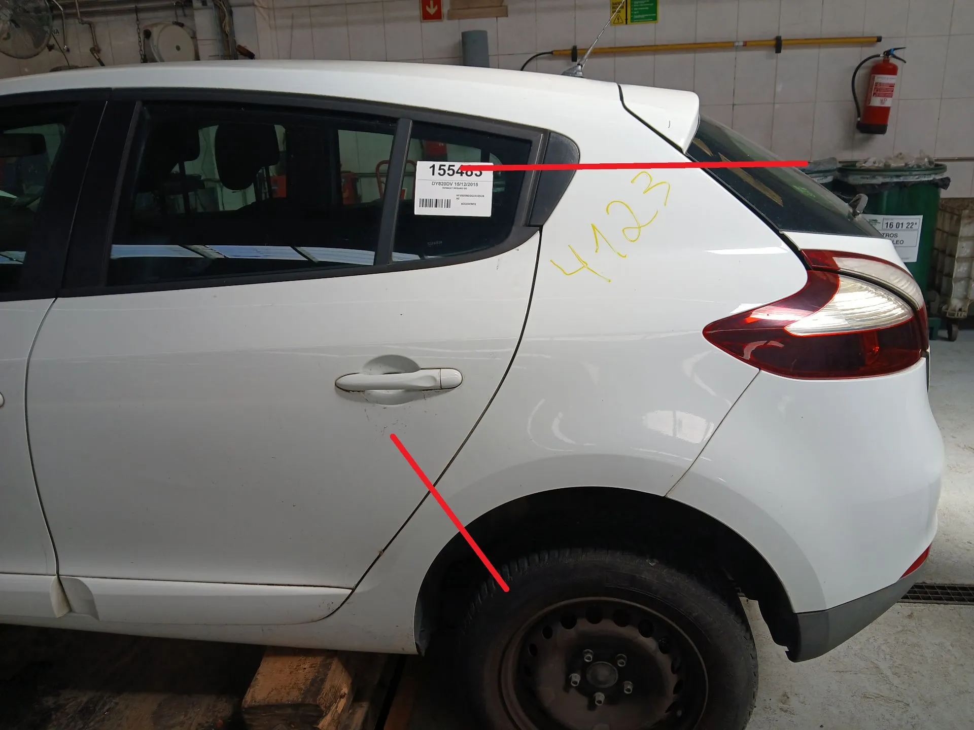 Pannello posteriore sinistro RENAULT Megane III (BZ0_)