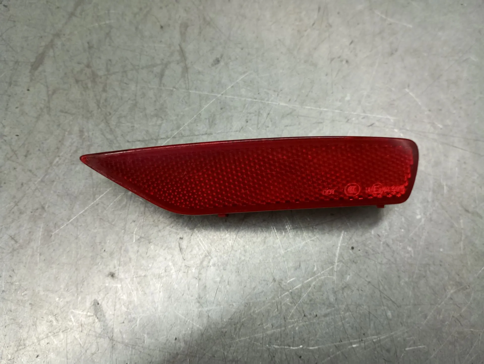 Refletor trás esquerdo PEUGEOT 208 II