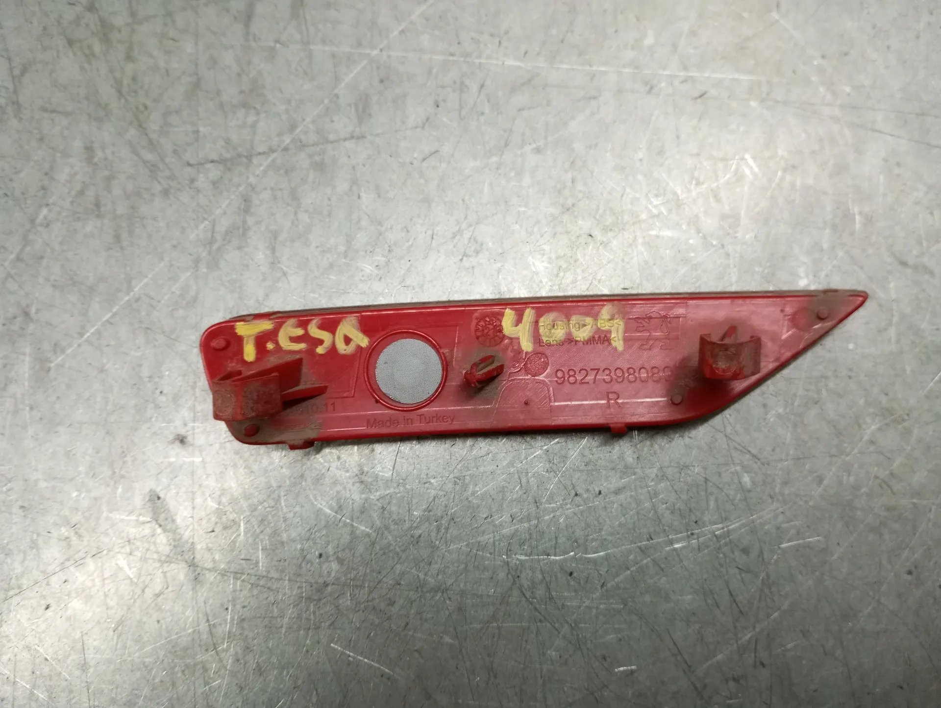 Refletor trás esquerdo PEUGEOT 208 II Imagem-1