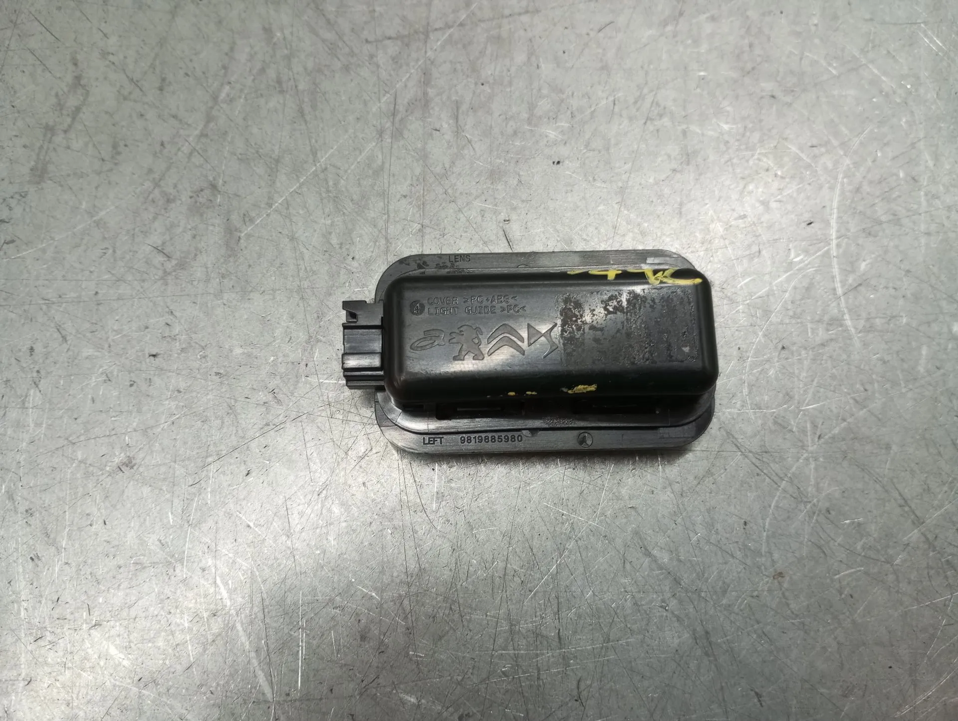 Luz interior PEUGEOT 208 II Imagem-1