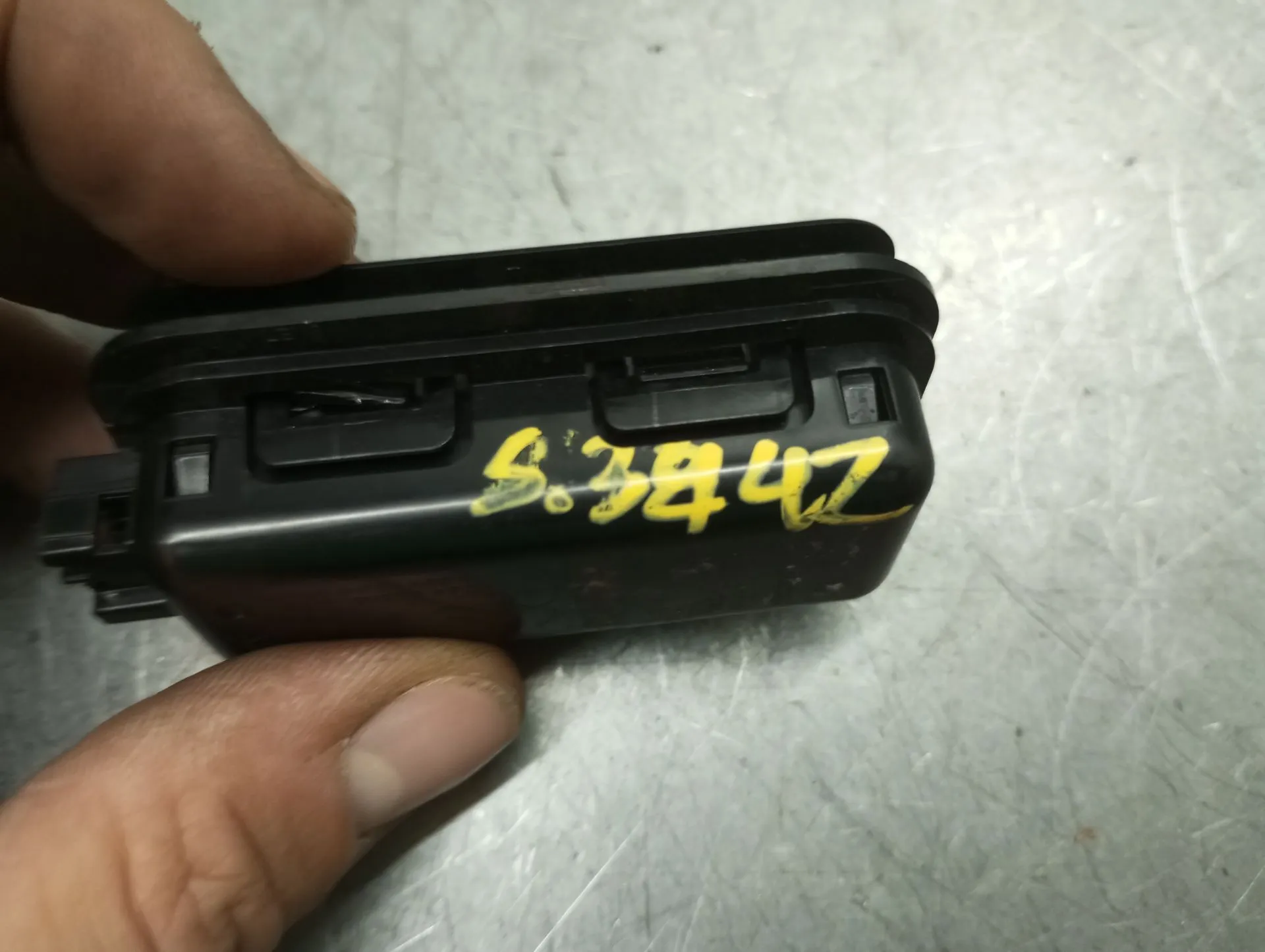 Luz interior PEUGEOT 208 II Imagem-3