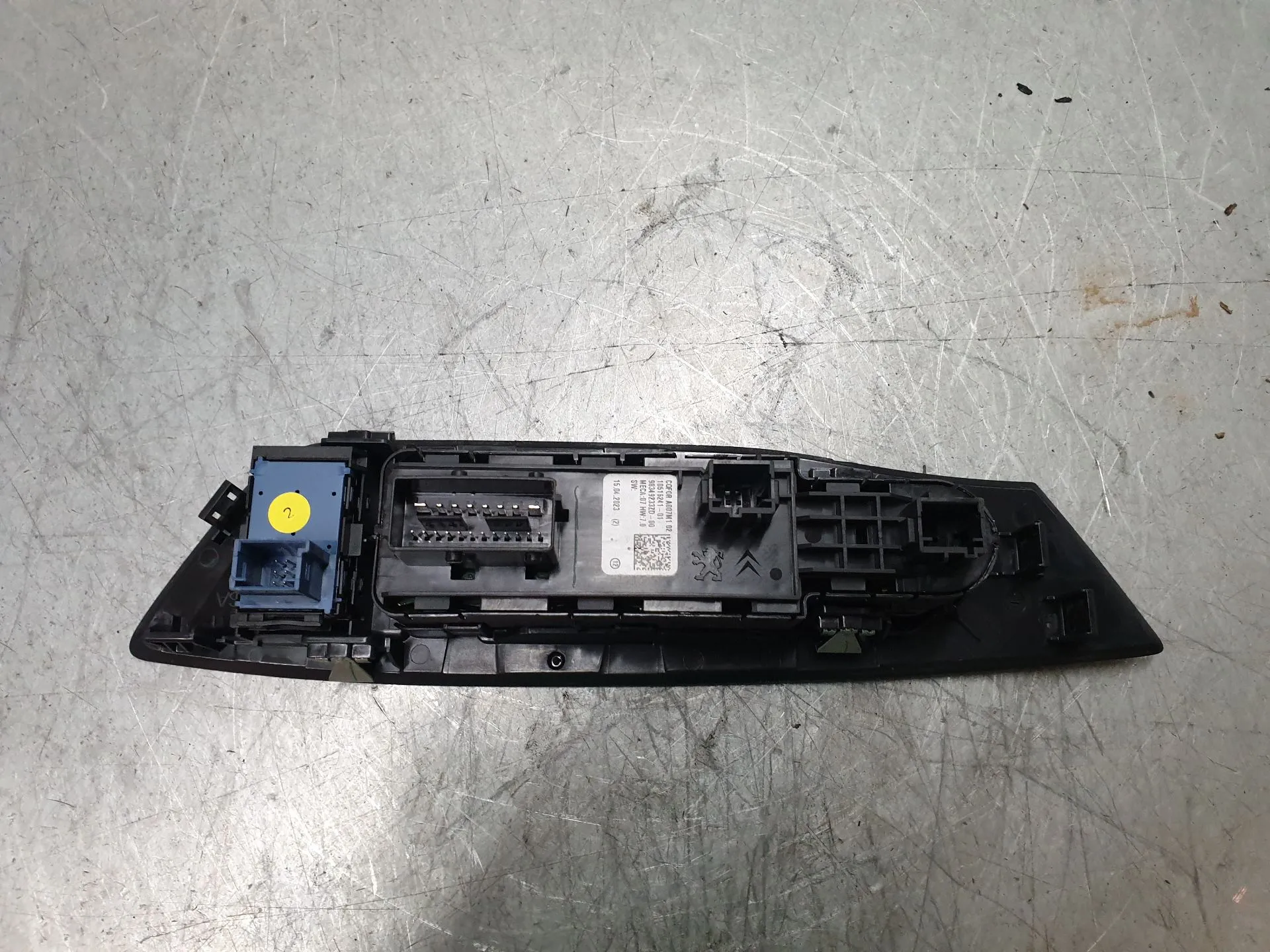 Left Front window control PEUGEOT 308 III Imagem-2