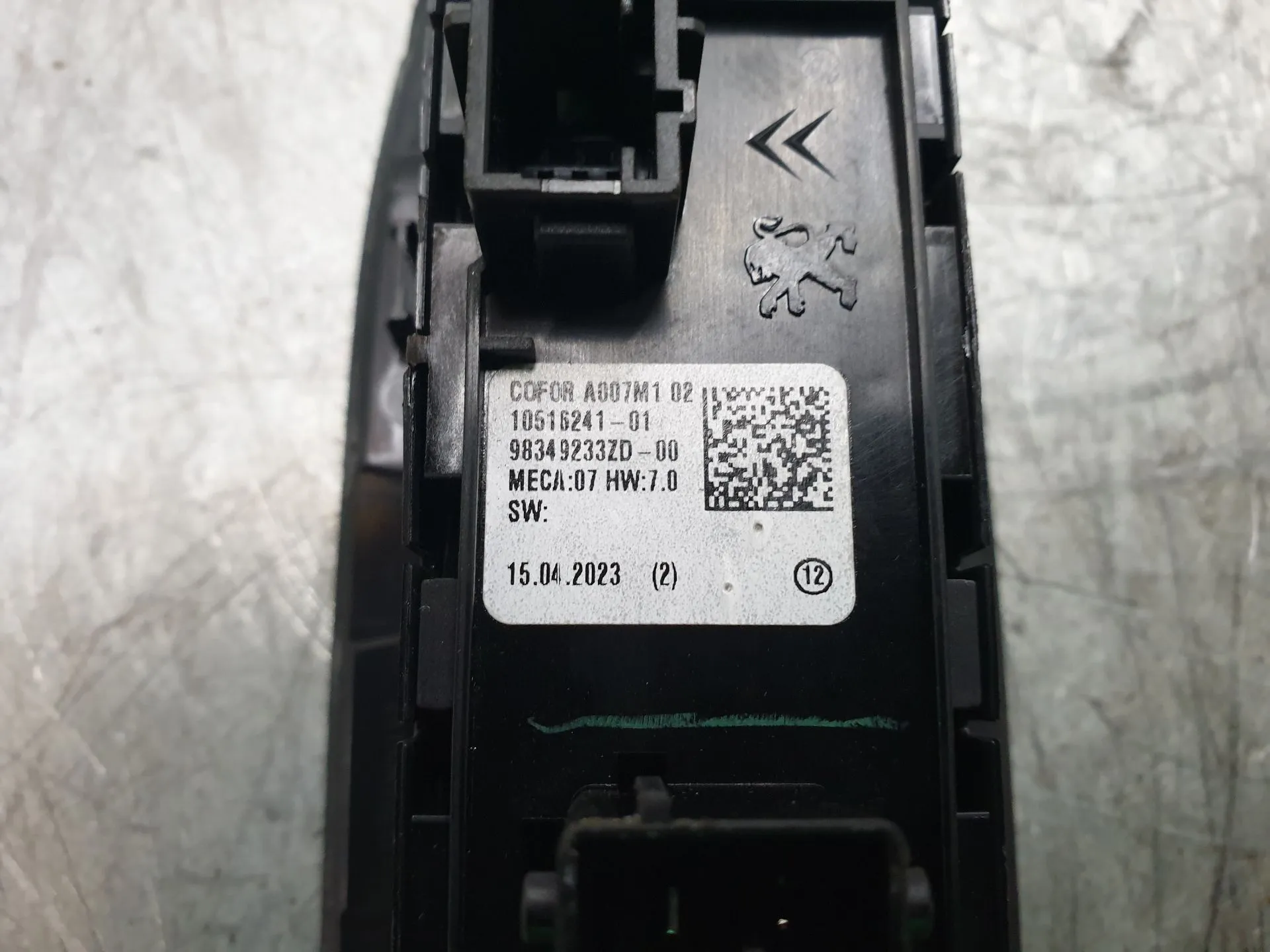 Left Front window control PEUGEOT 308 III Imagem-3