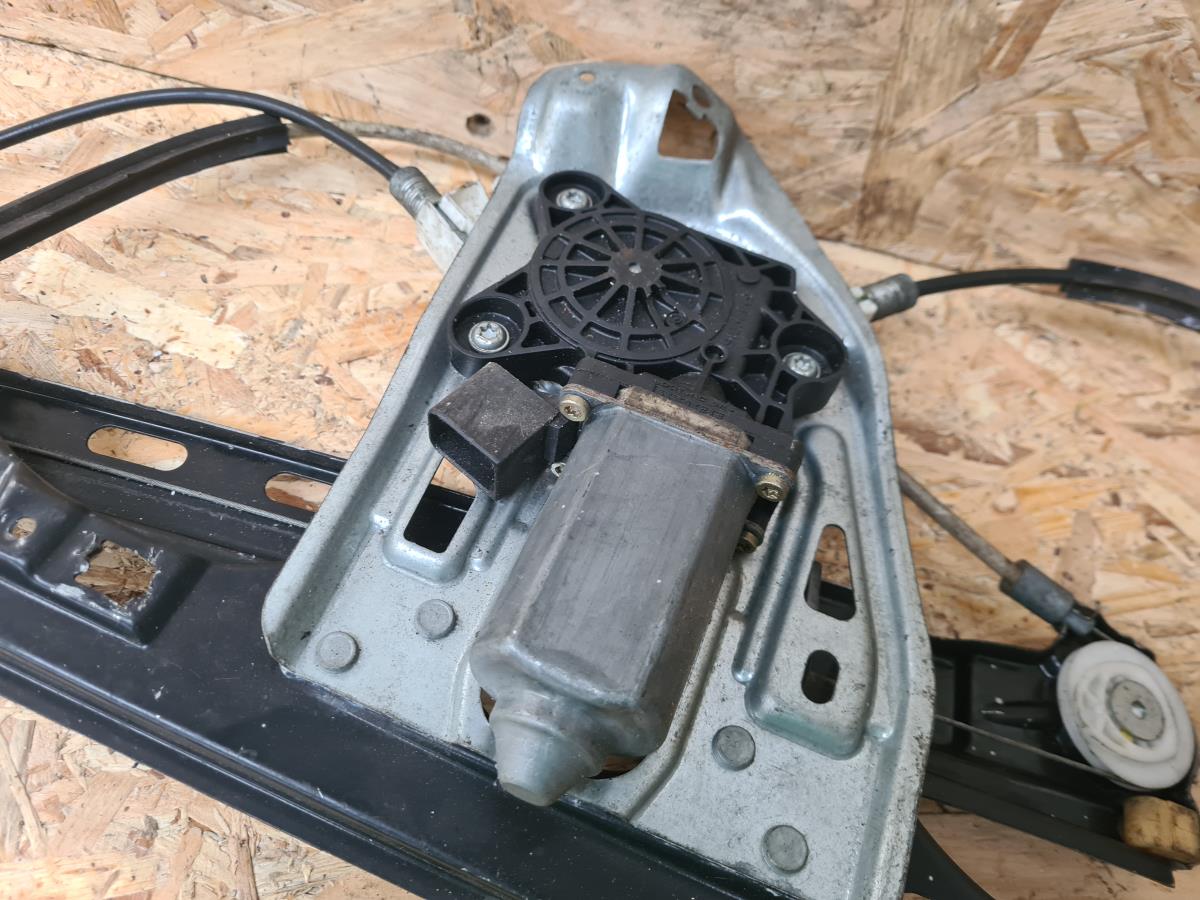 Lève-vitre avant Droite MERCEDES-BENZ Classe C (W203) Imagem-1