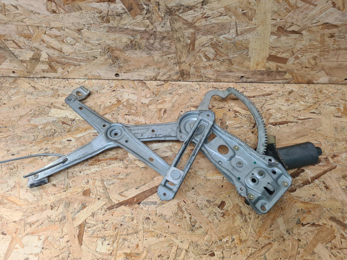 Elevalunas delantero derecho MERCEDES-BENZ Classe E (W210)