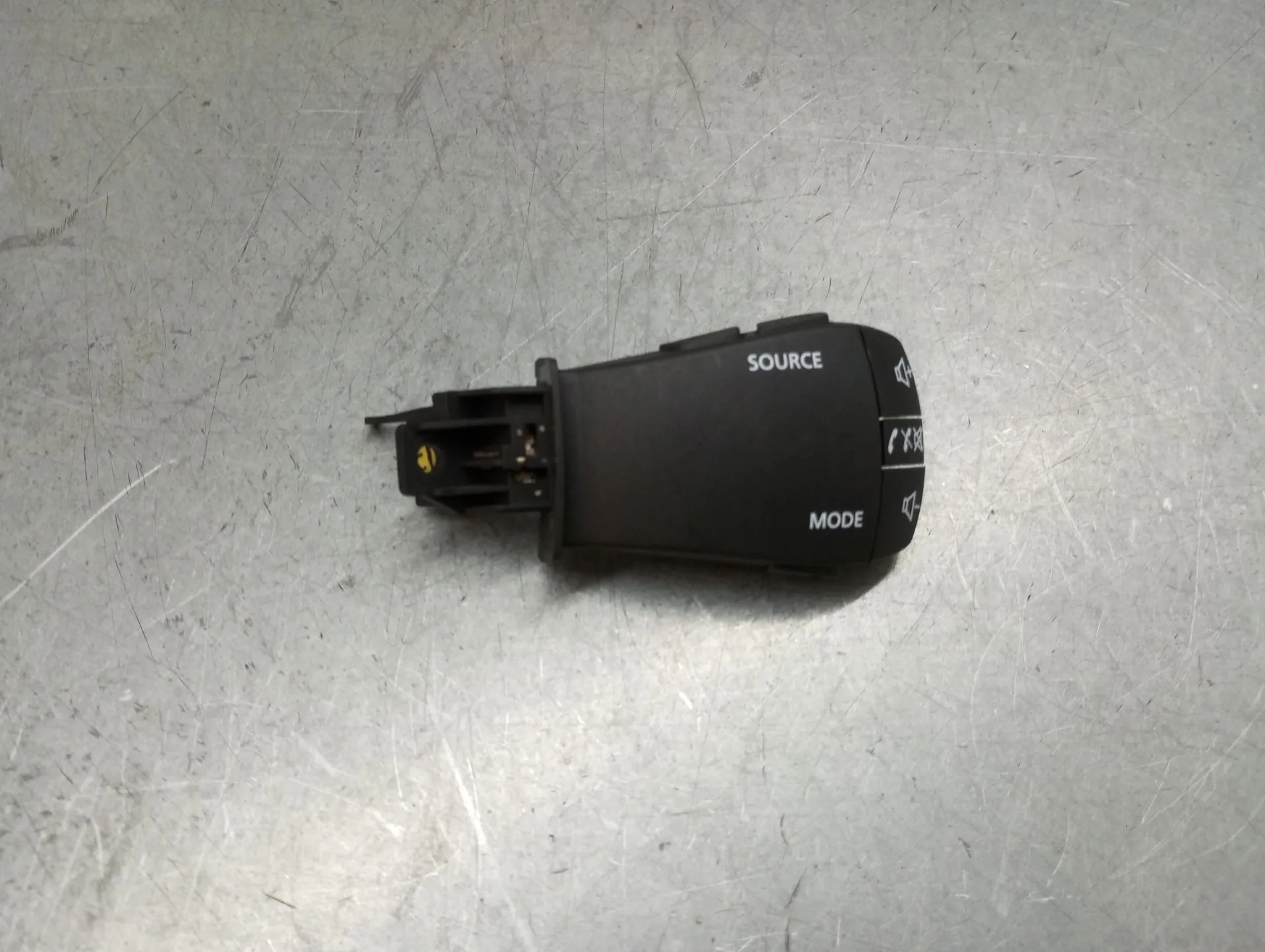 Radio control switch DACIA Sandero III