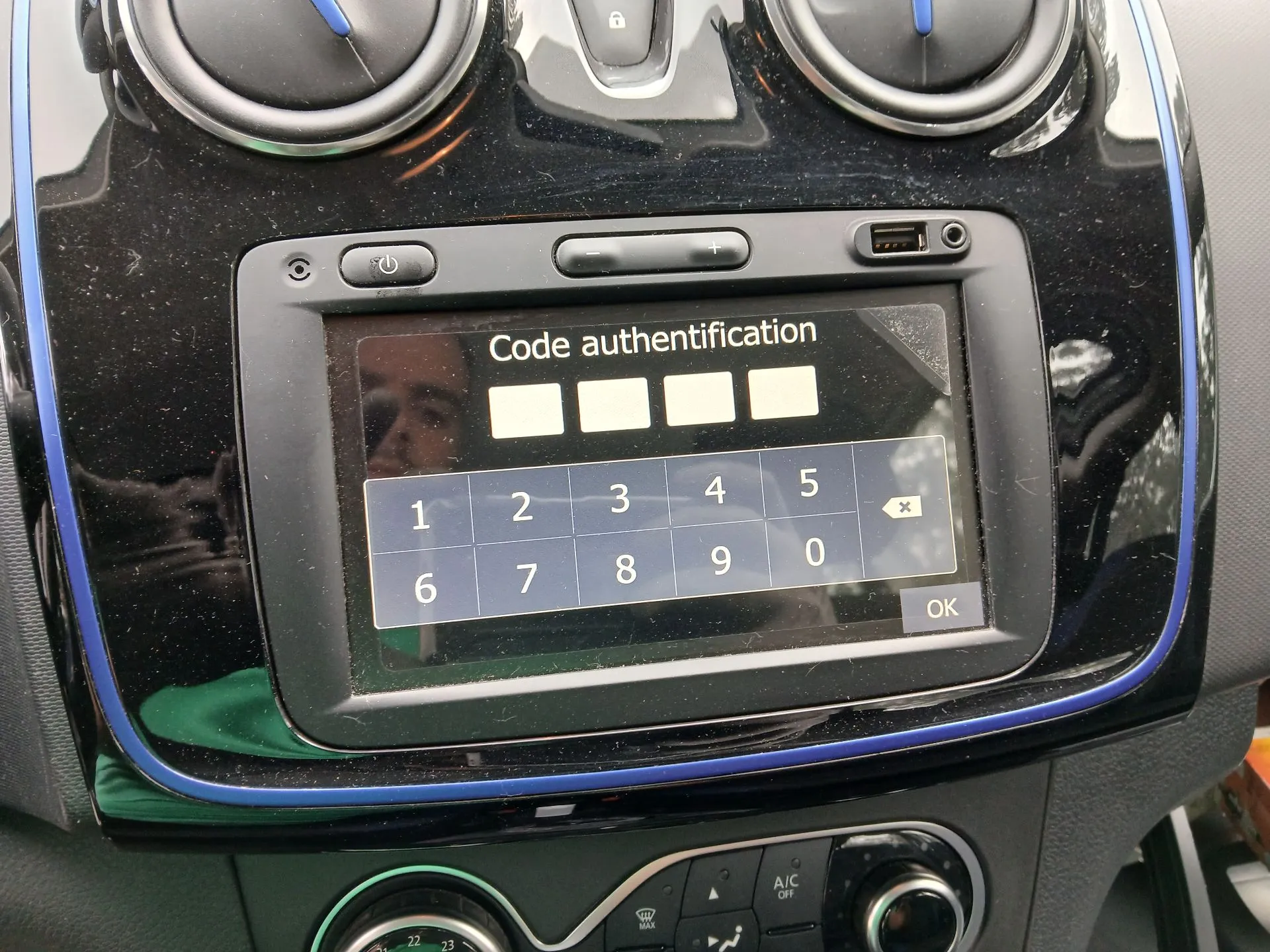 Car radio DACIA Sandero II (5S_)