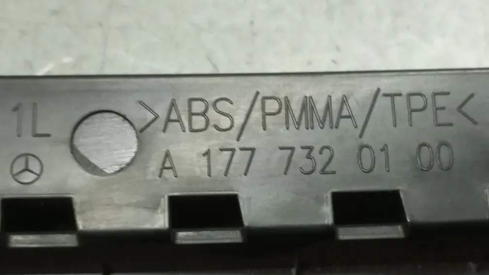 Friso Embelezador Dto Pilar/Porta MERCEDES-BENZ Classe A (W177) Imagem-2