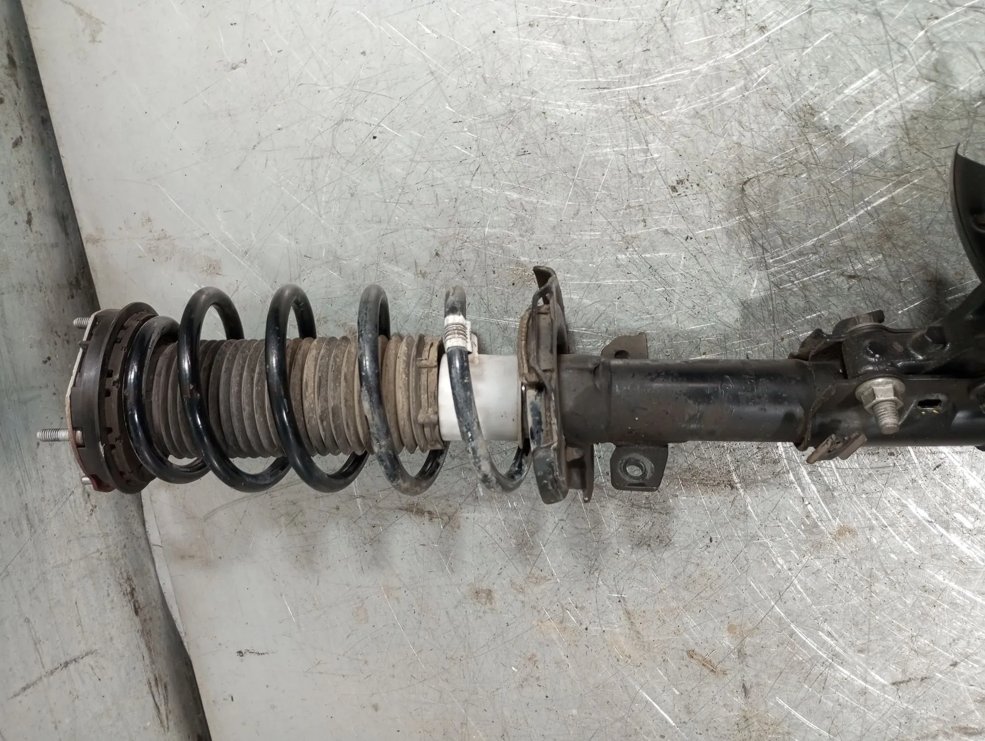 Amortiguador Delantero Derecho FORD Fiesta VII (HJ, HF) Imagem-1