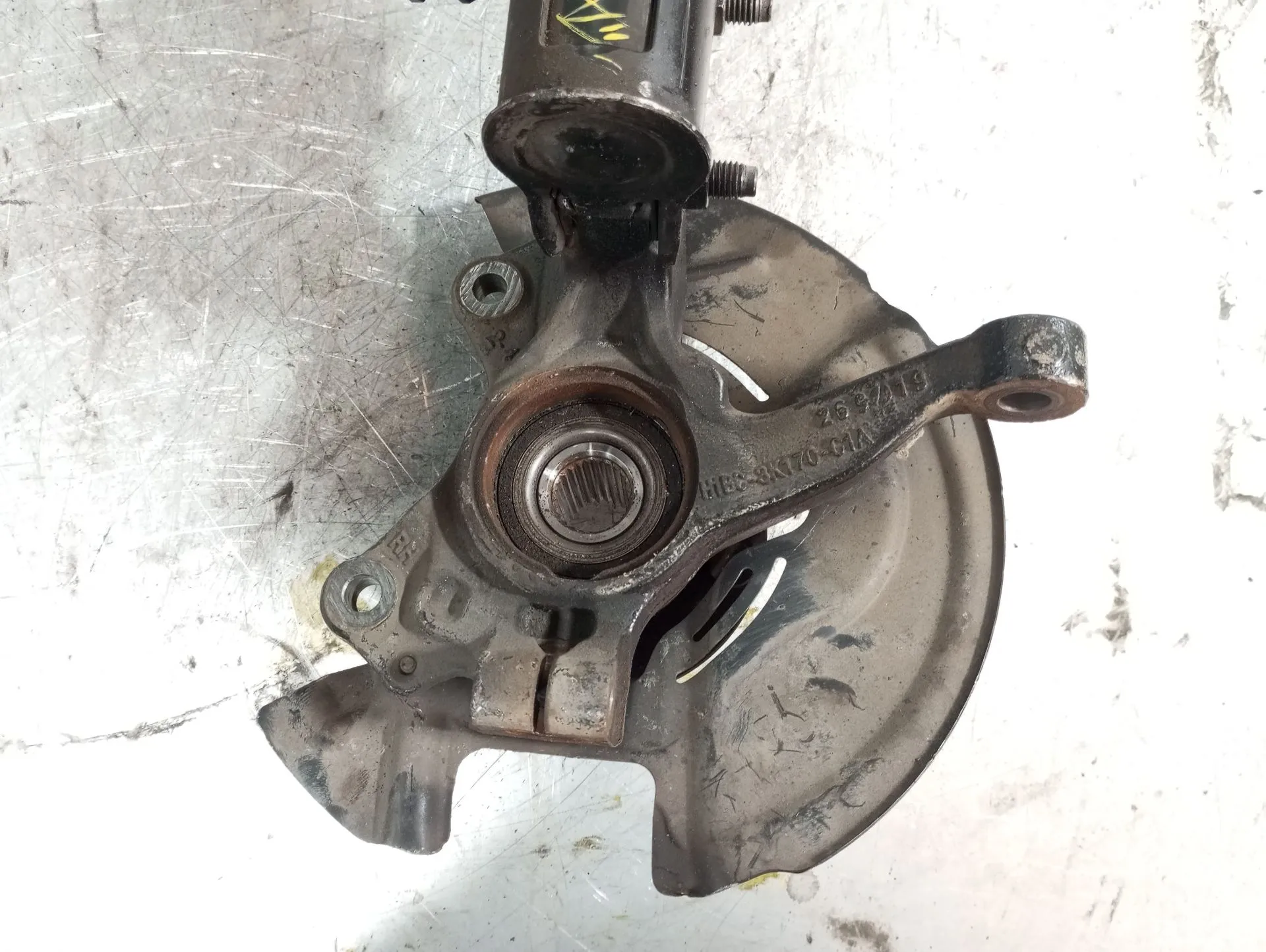 Mangueta delantera derecha FORD Fiesta VII (HJ, HF)