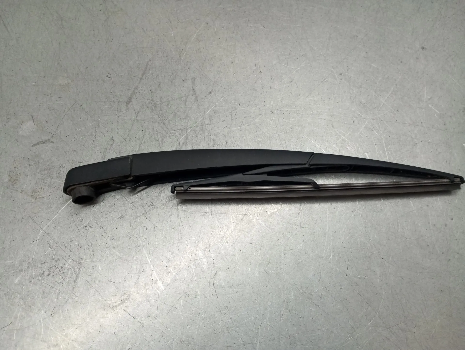 Rear wiper arm PEUGEOT 208 II Imagem-1