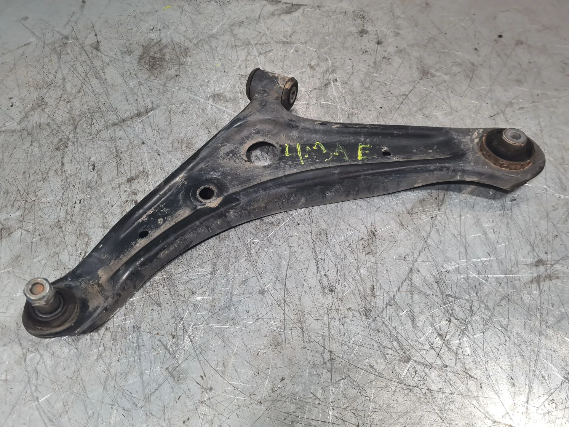 Braccio di sospensione anteriore sinistro MITSUBISHI Space Star Hatchback (A0_A)