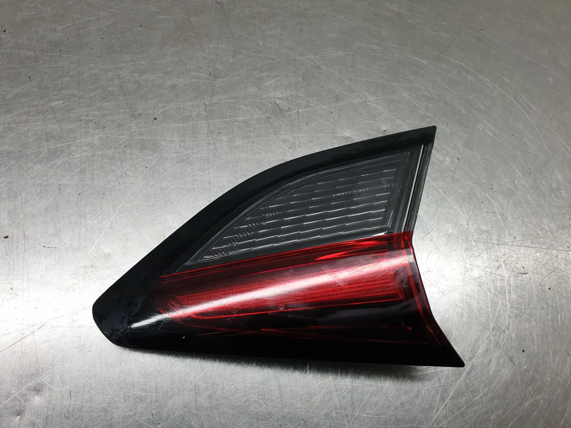 Feu de coffre Gauche OPEL Corsa F