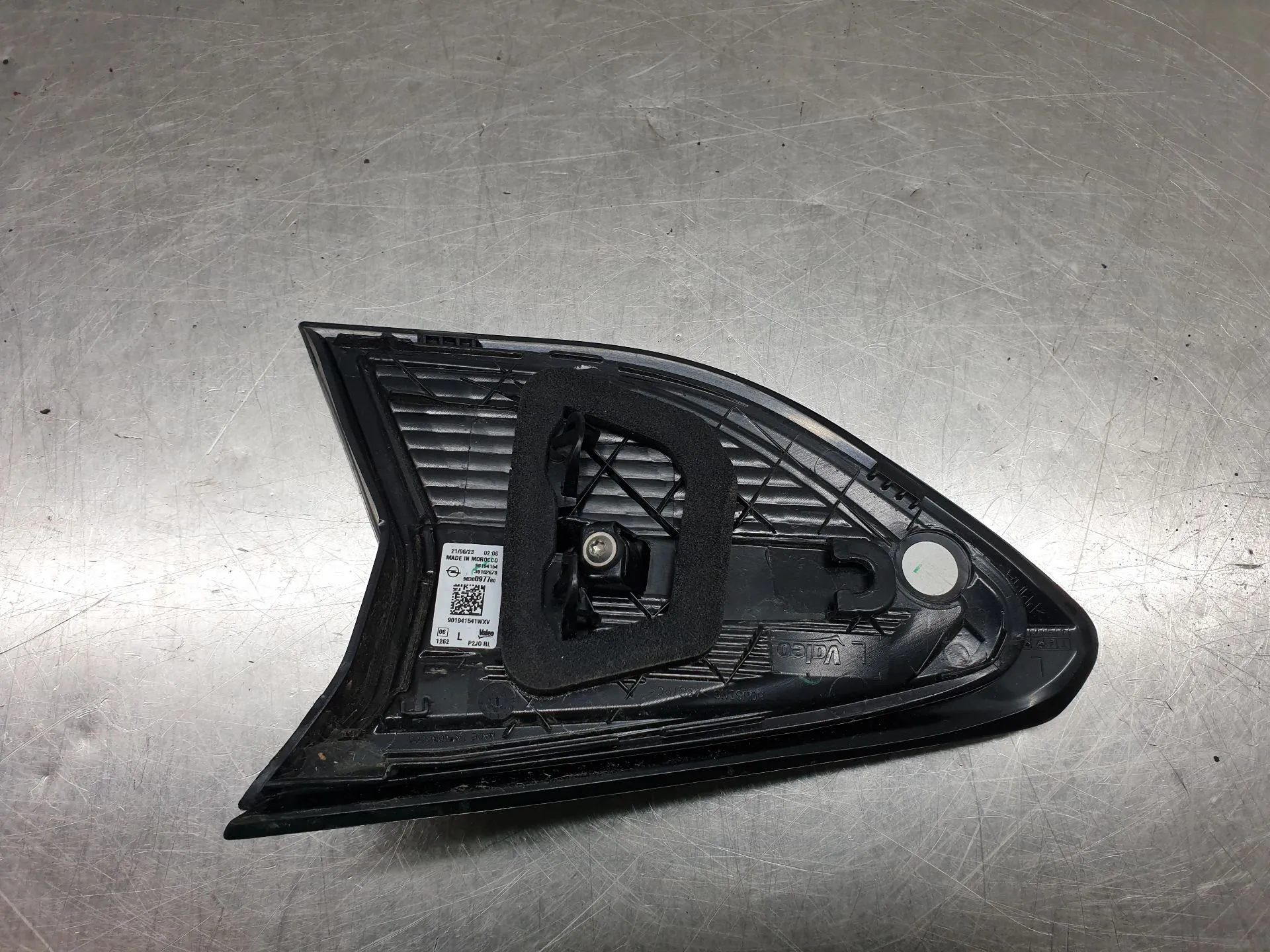 Feu de coffre Gauche OPEL Corsa F Imagem-1