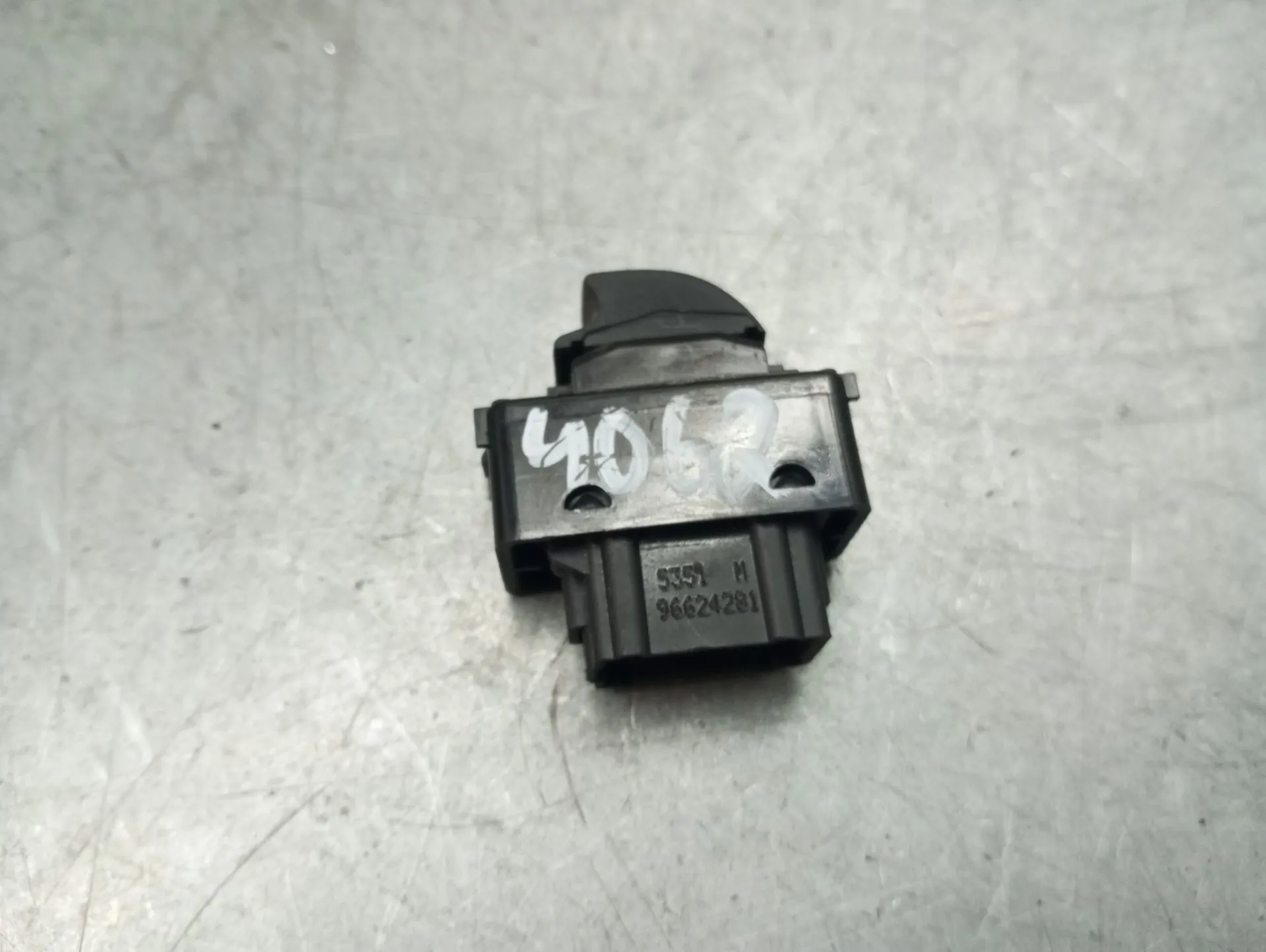 Mando / interruptor elevalunas delantero derecho PEUGEOT Partner II Imagem-4