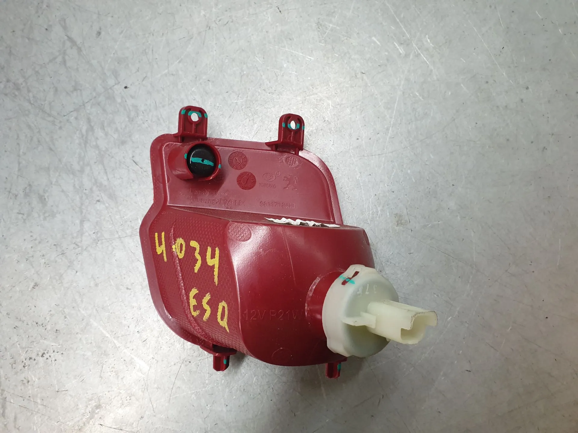 Feu antibrouillard Arrière Gauche PEUGEOT 2008 II (U_) Imagem-2