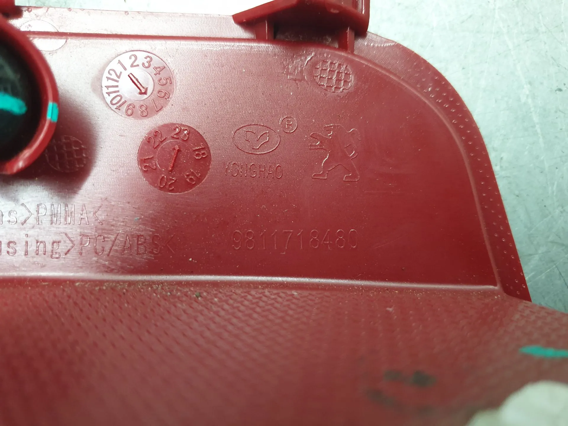 Feu antibrouillard Arrière Gauche PEUGEOT 2008 II (U_) Imagem-4