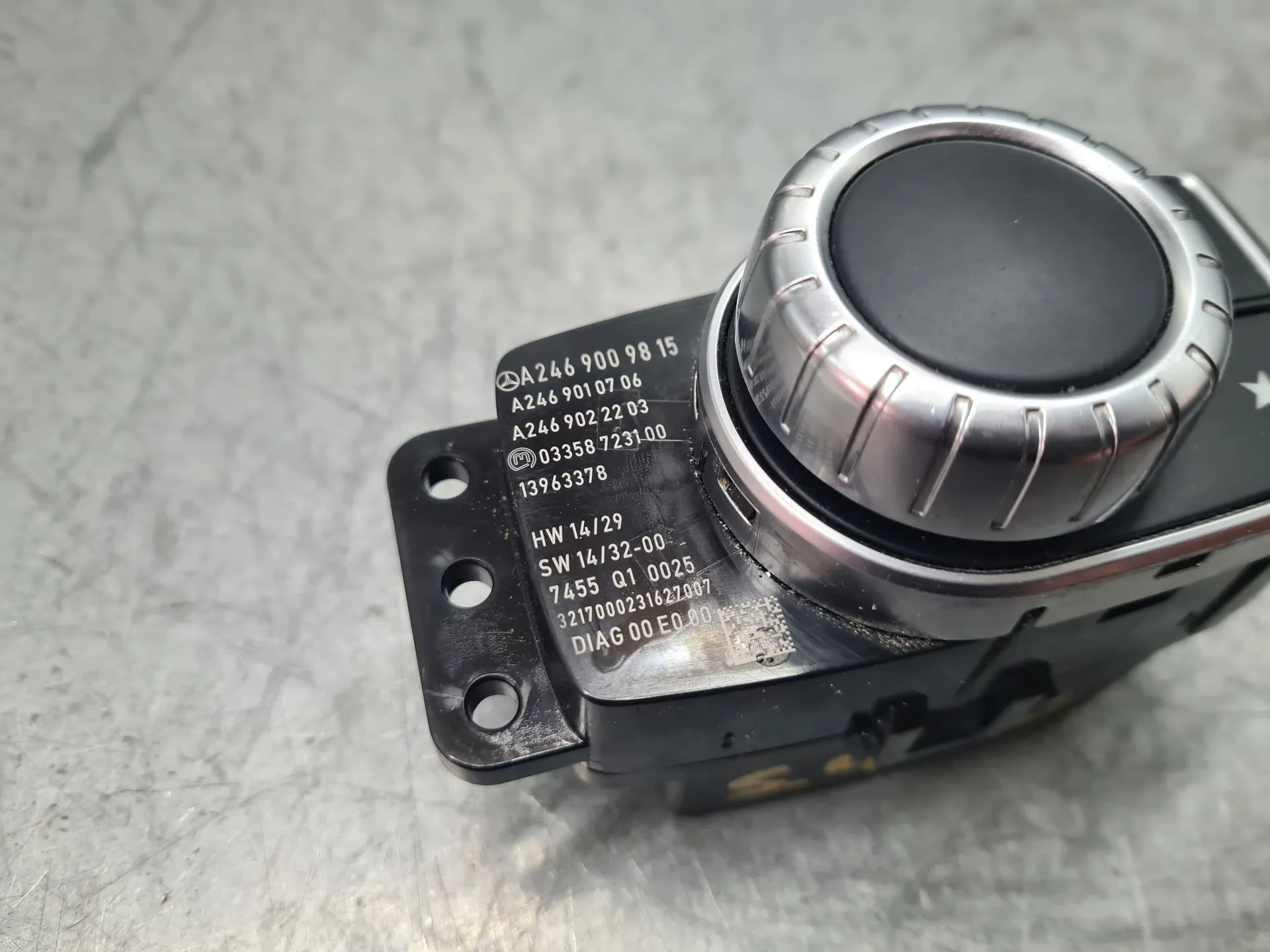 Kit Auto-rádio MERCEDES-BENZ Classe A (W176) Imagem-8