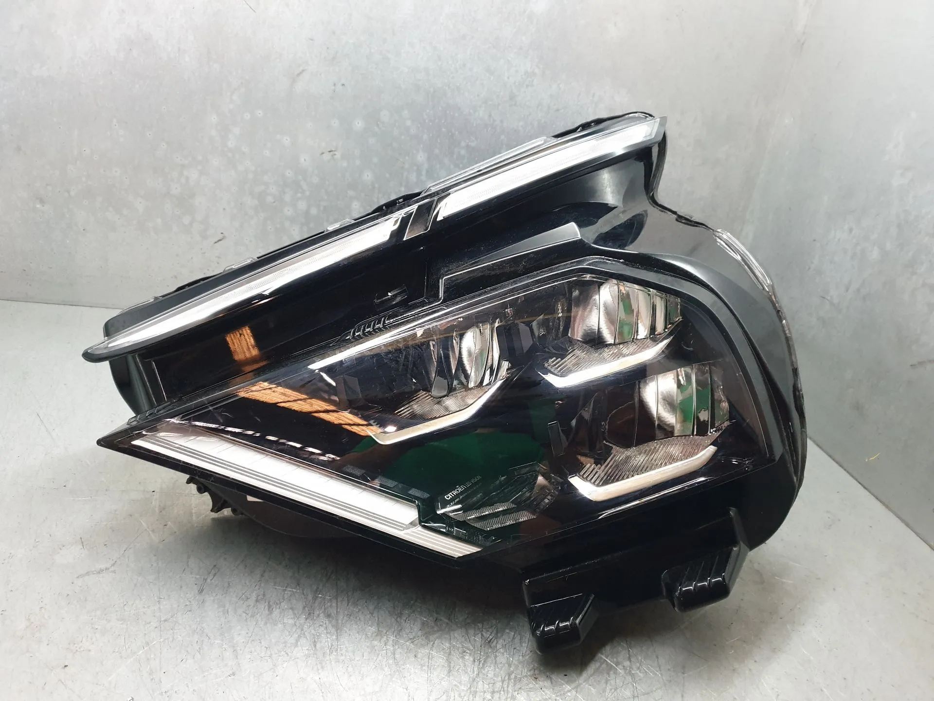 Phare avant gauche CITROËN C4 III