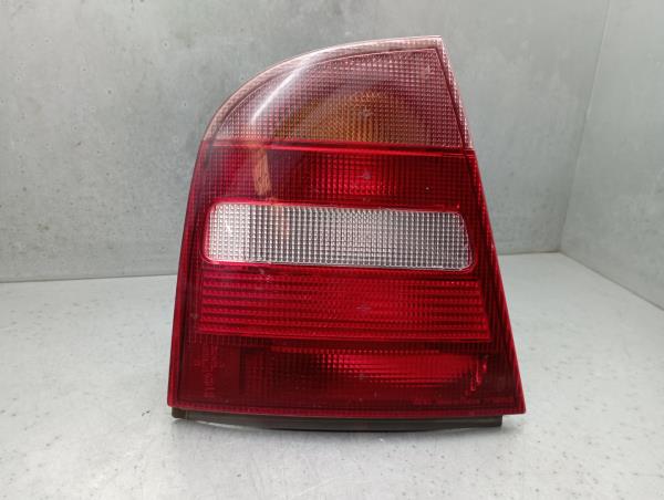 Feu arrière Gauche SKODA Octavia I Hatchback (1U2)