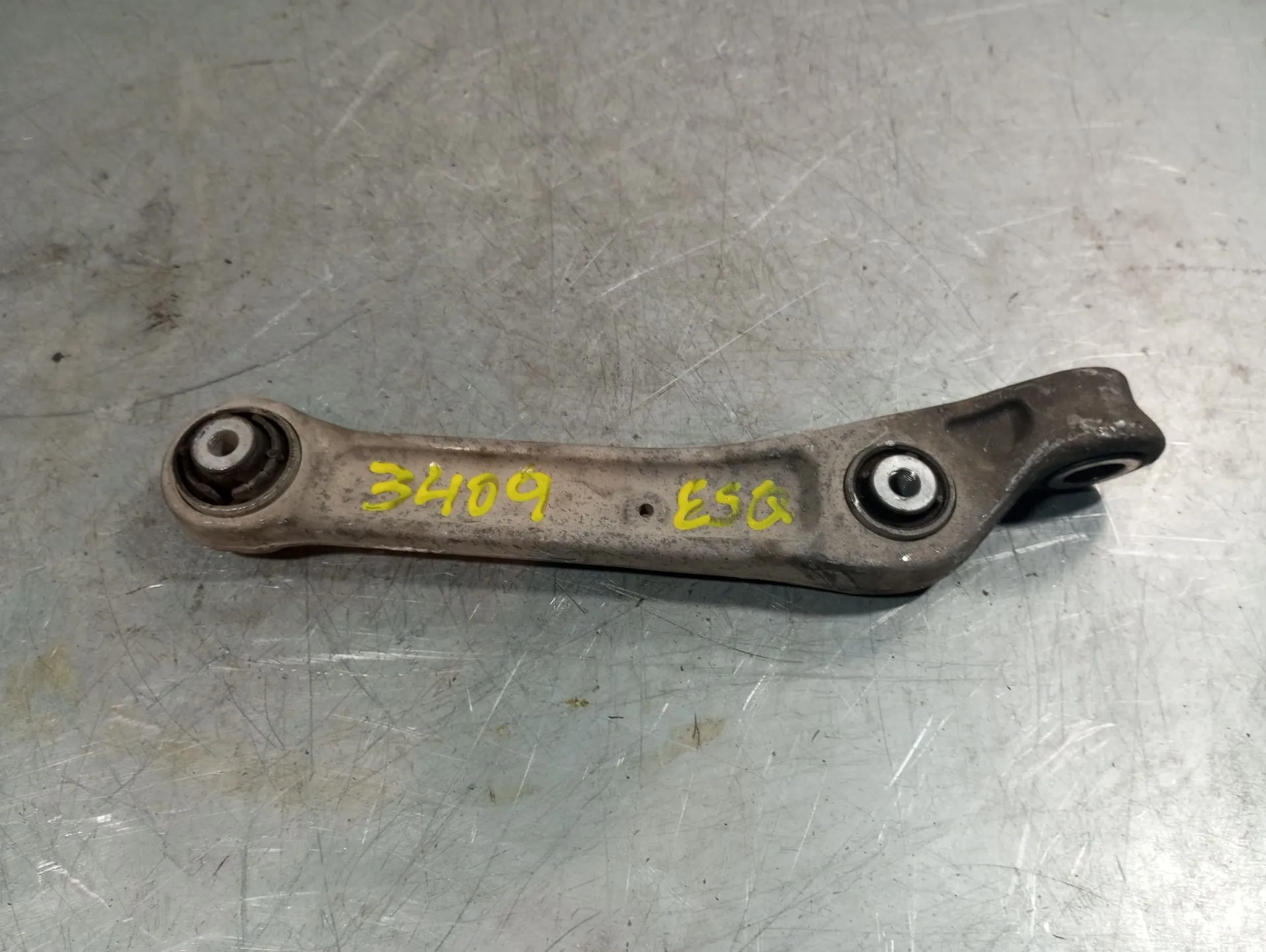 Left front suspension arm AUDI A4 (8W2, 8WC, B9) Imagem-1