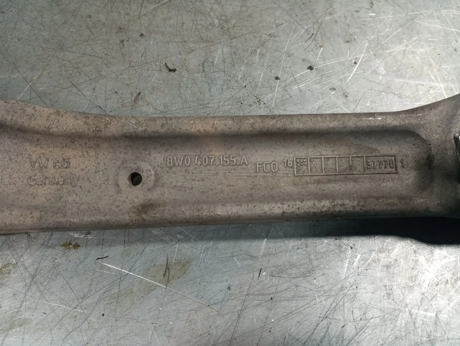 Left front suspension arm AUDI A4 (8W2, 8WC, B9) Imagem-2