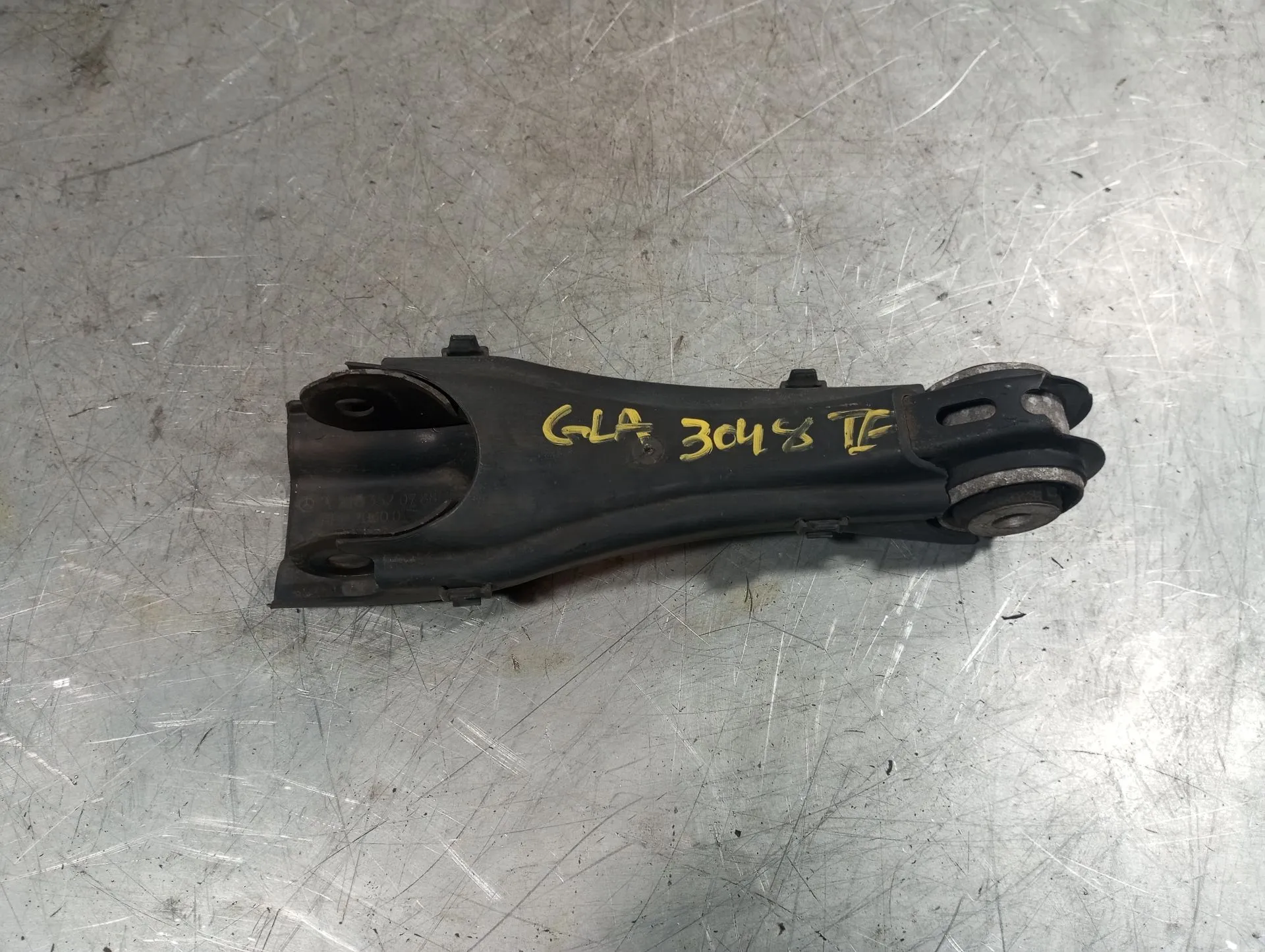 Brazo suspensión trasero izquierdo MERCEDES-BENZ GLA (X156)
