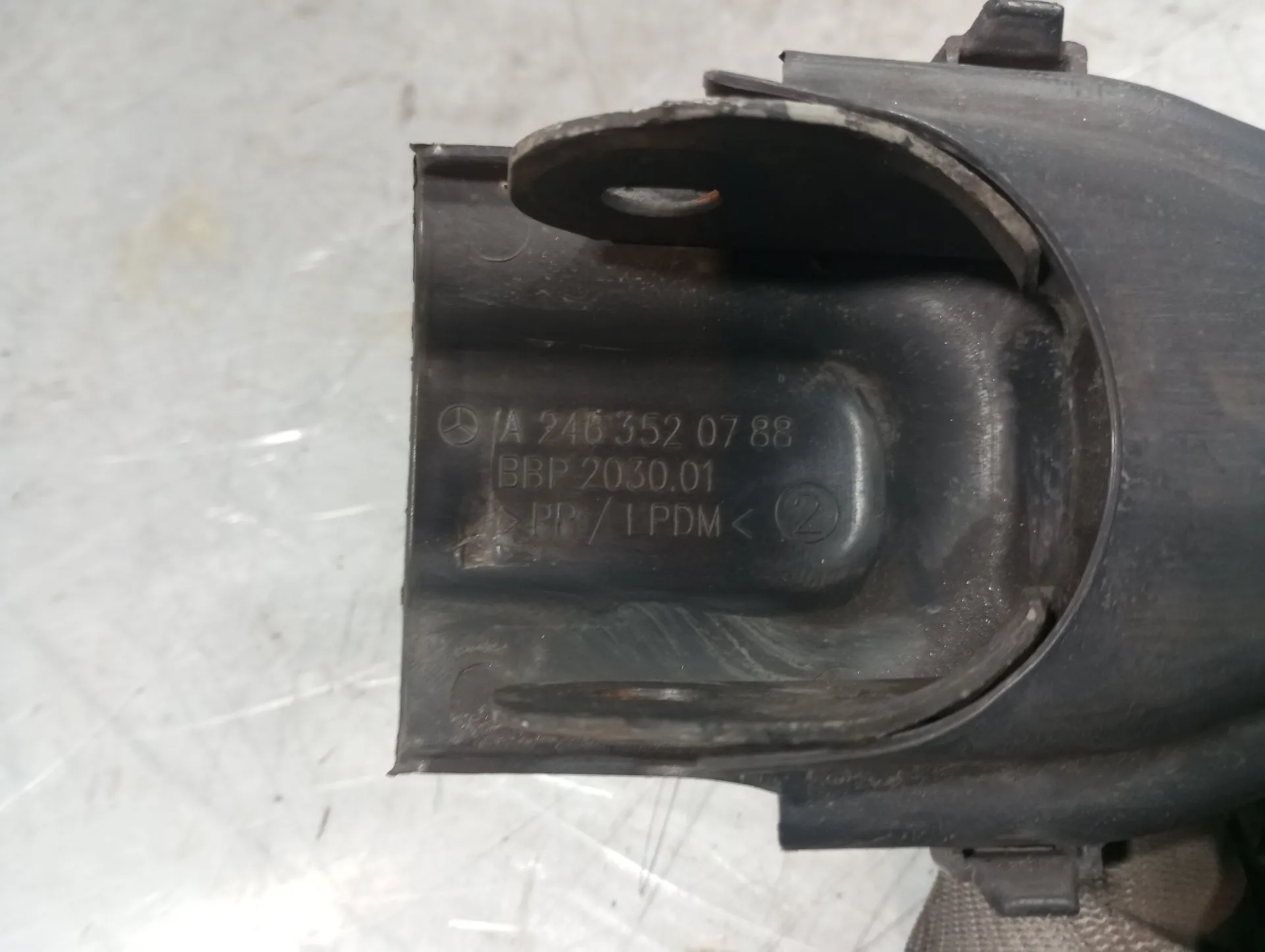 Brazo suspensión trasero izquierdo MERCEDES-BENZ GLA (X156) Imagem-2