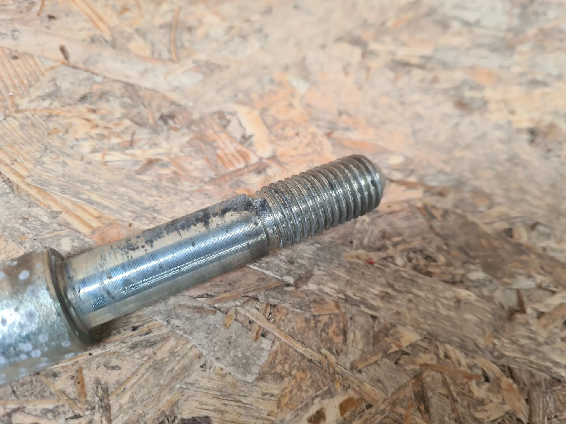 Engate de Reboque VOLVO V40 Hatchback Imagem-1