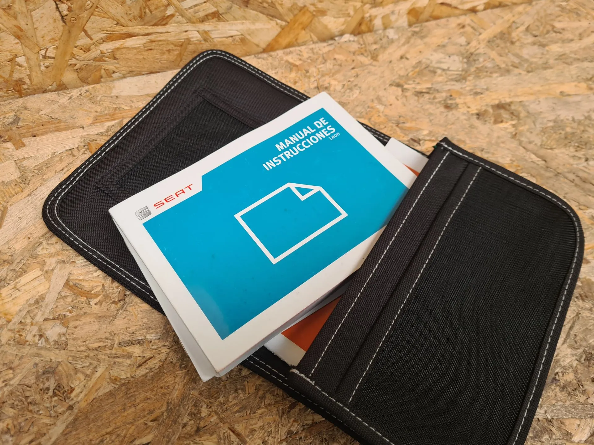 Borsa con manuale dell’utente del veicolo SEAT Leon ST (5F8) Imagem-1