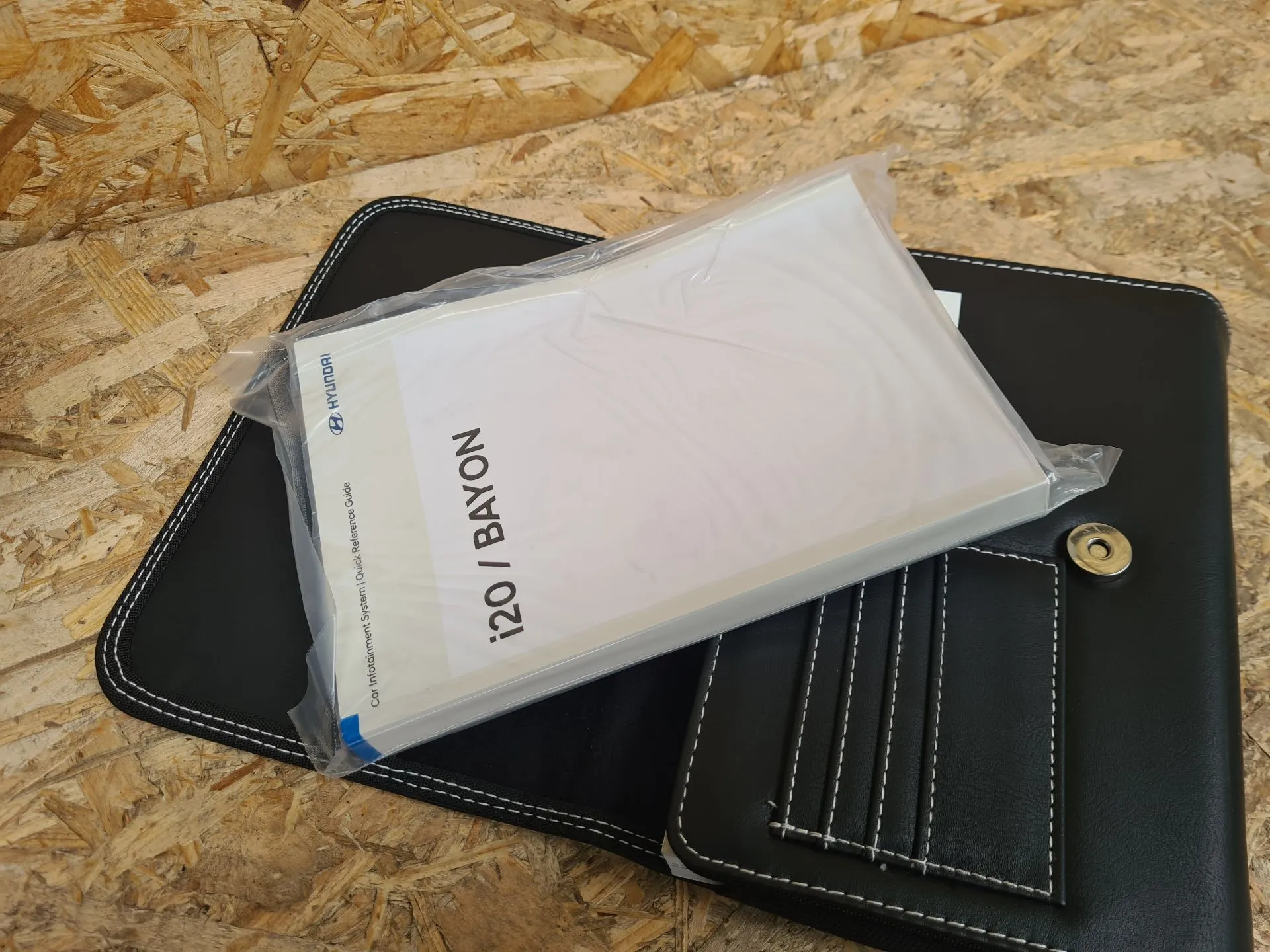 Bolsa com manual de utilizador do veículo HYUNDAI i20 (BC3, BI3) Imagem-2