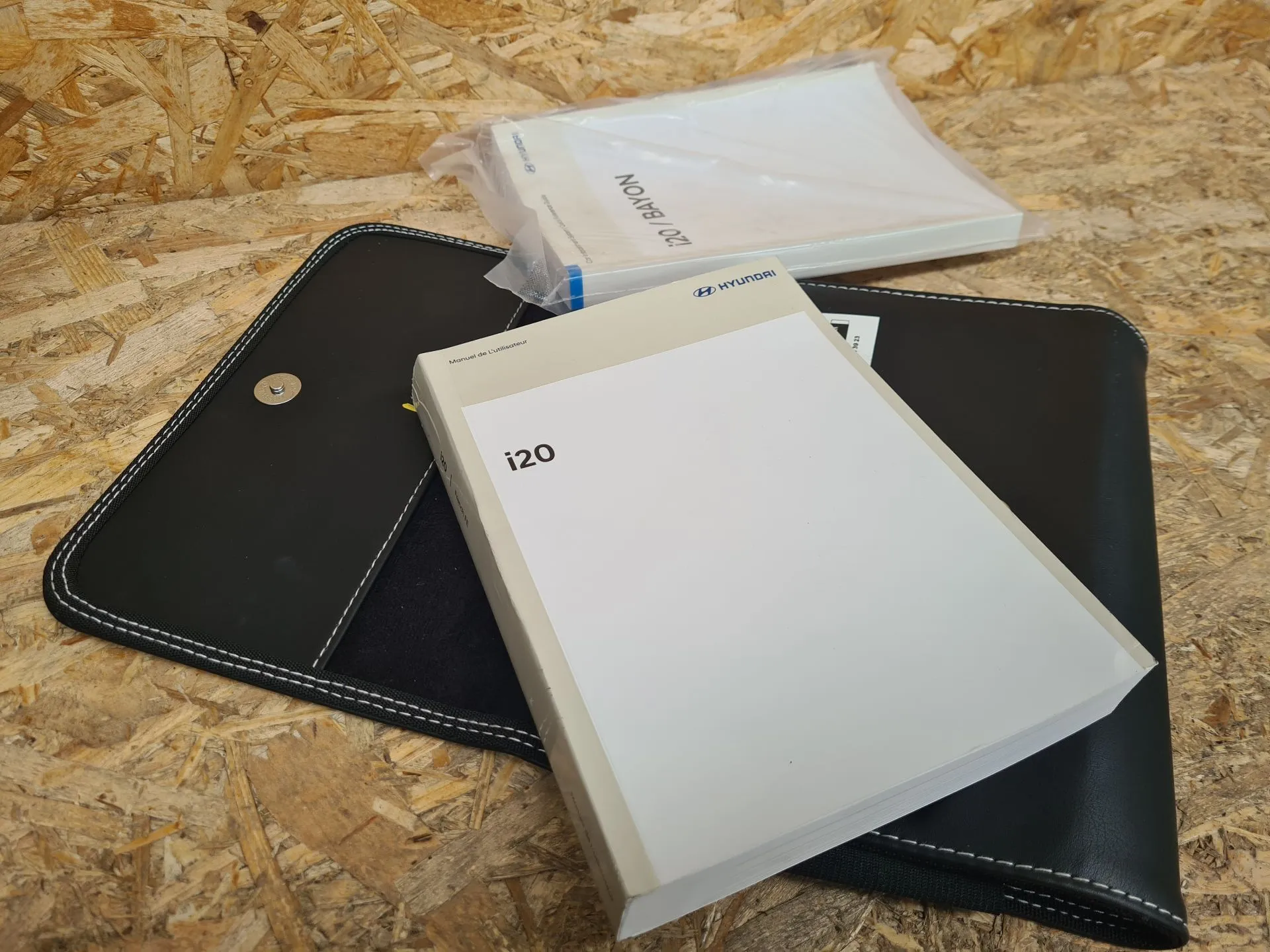 Bolsa com manual de utilizador do veículo HYUNDAI i20 (BC3, BI3) Imagem-3