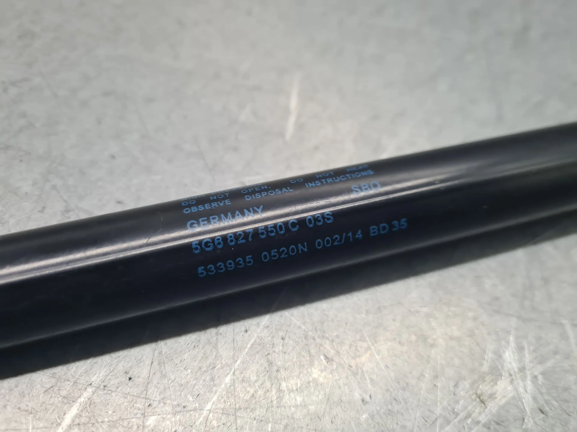 Amortecedor da mala VOLKSWAGEN Golf VII (5G1, BQ1, BE1, BE2) Imagem-1