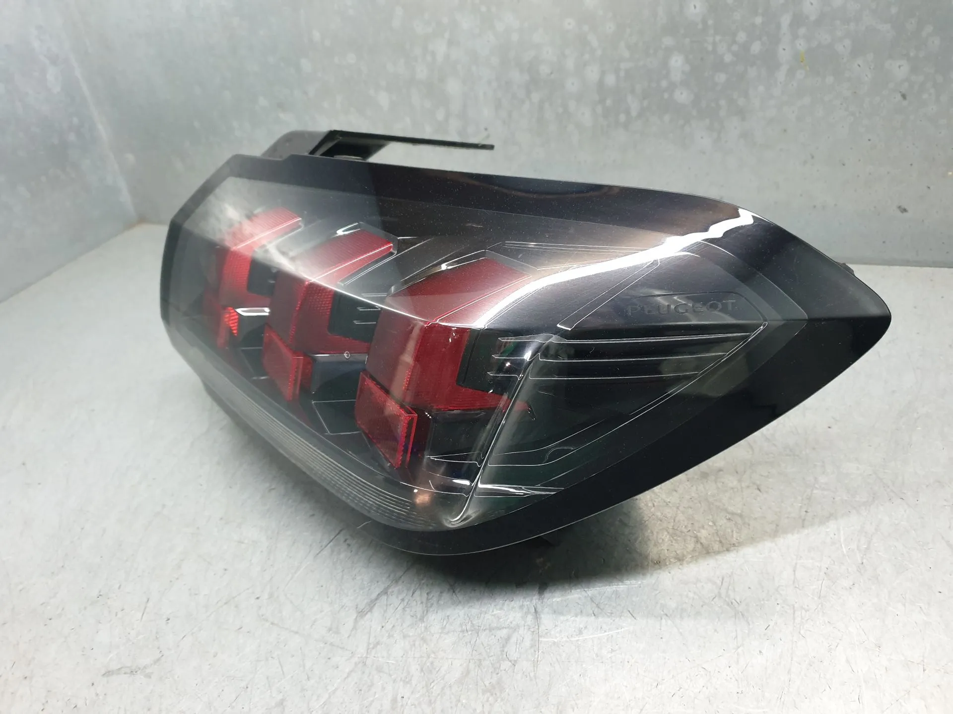 Right Tail light PEUGEOT 208 II Imagem-2