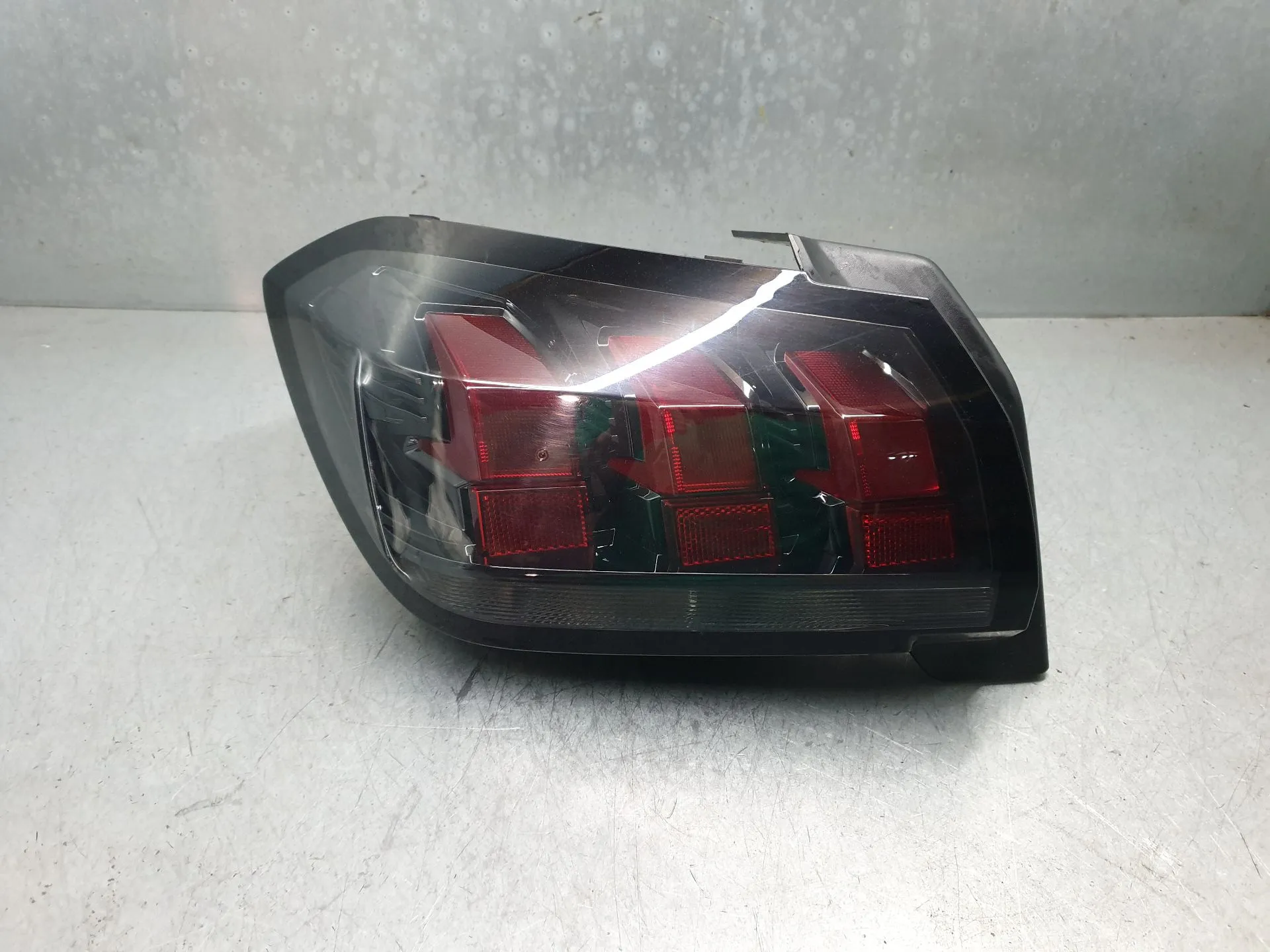 Feu arrière Gauche PEUGEOT 208 II