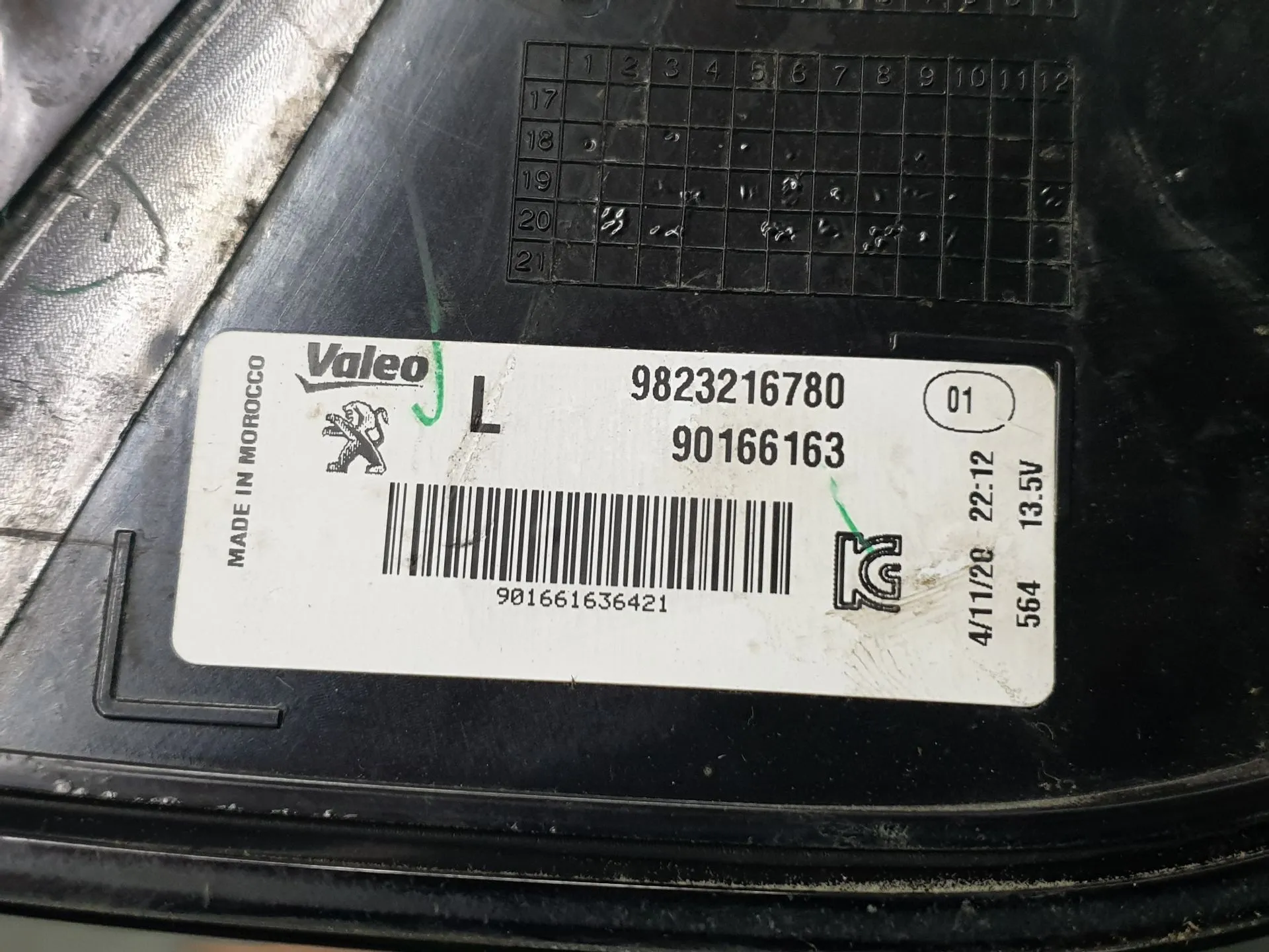 Left Tail light PEUGEOT 208 II Imagem-7