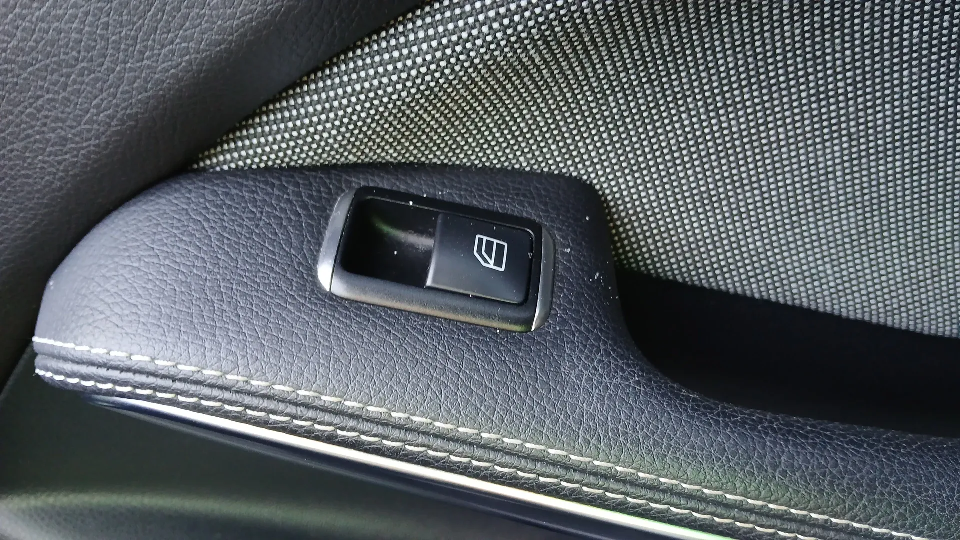 Mando / interruptor elevalunas delantero derecho MERCEDES-BENZ Classe A (W176)