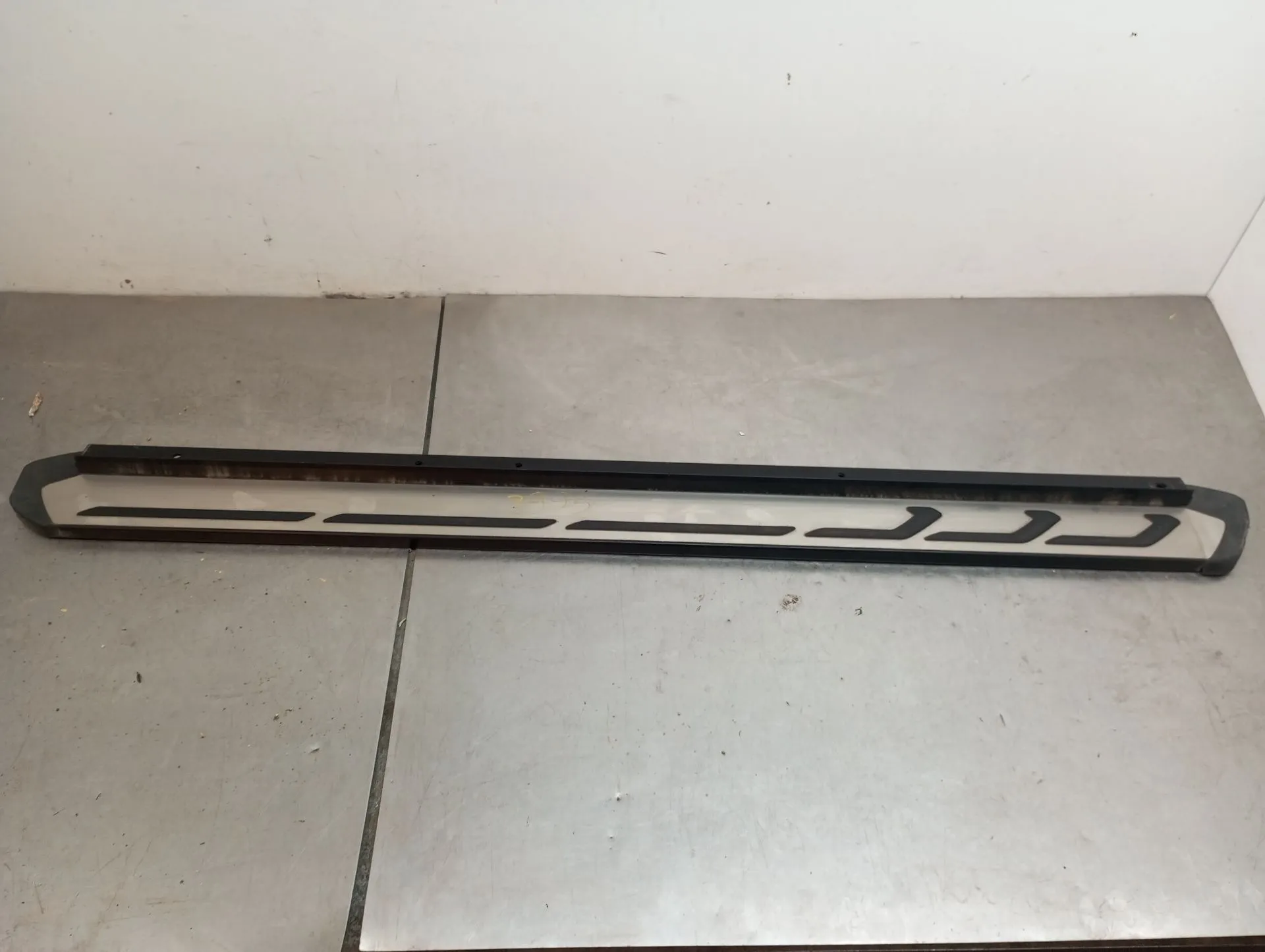 Estribo / degrau TOYOTA Yaris Cross (MXP_)