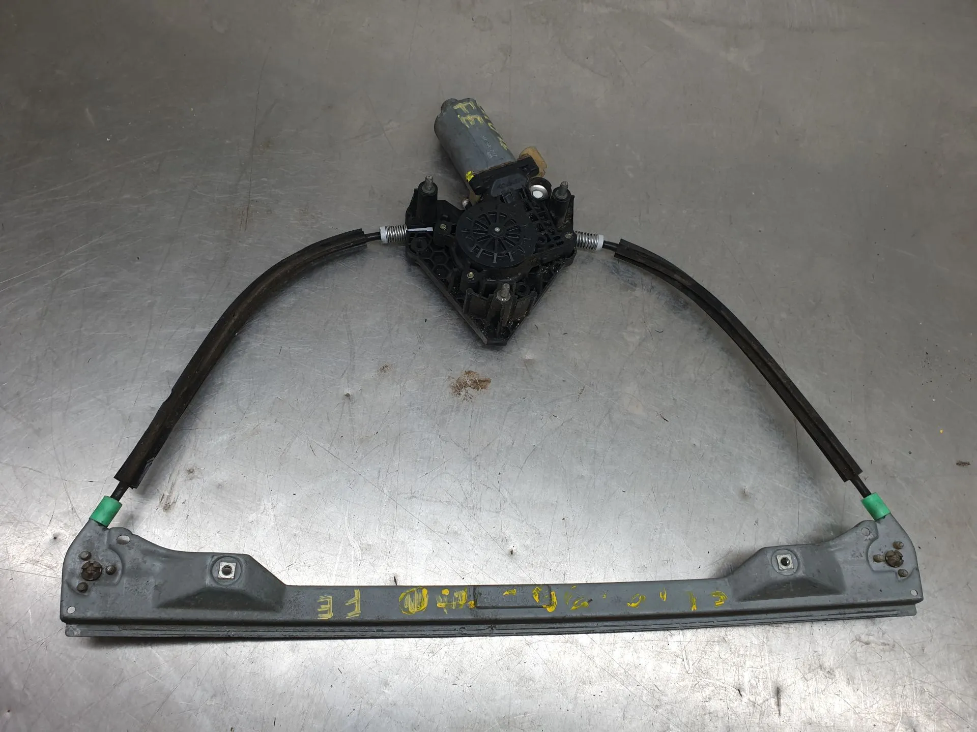 Lève-vitre avant gauche RENAULT Clio II (BB0/1/2_, CB0/1/2_)