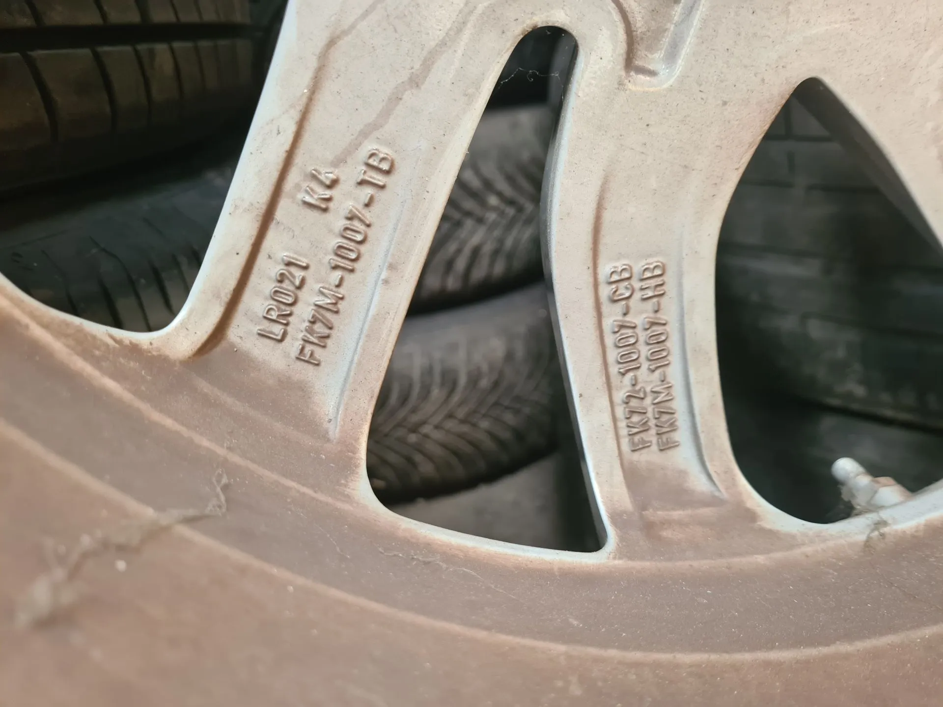 Llanta Delantera Izquierda LAND ROVER Discovery Sport (L550) Imagem-2
